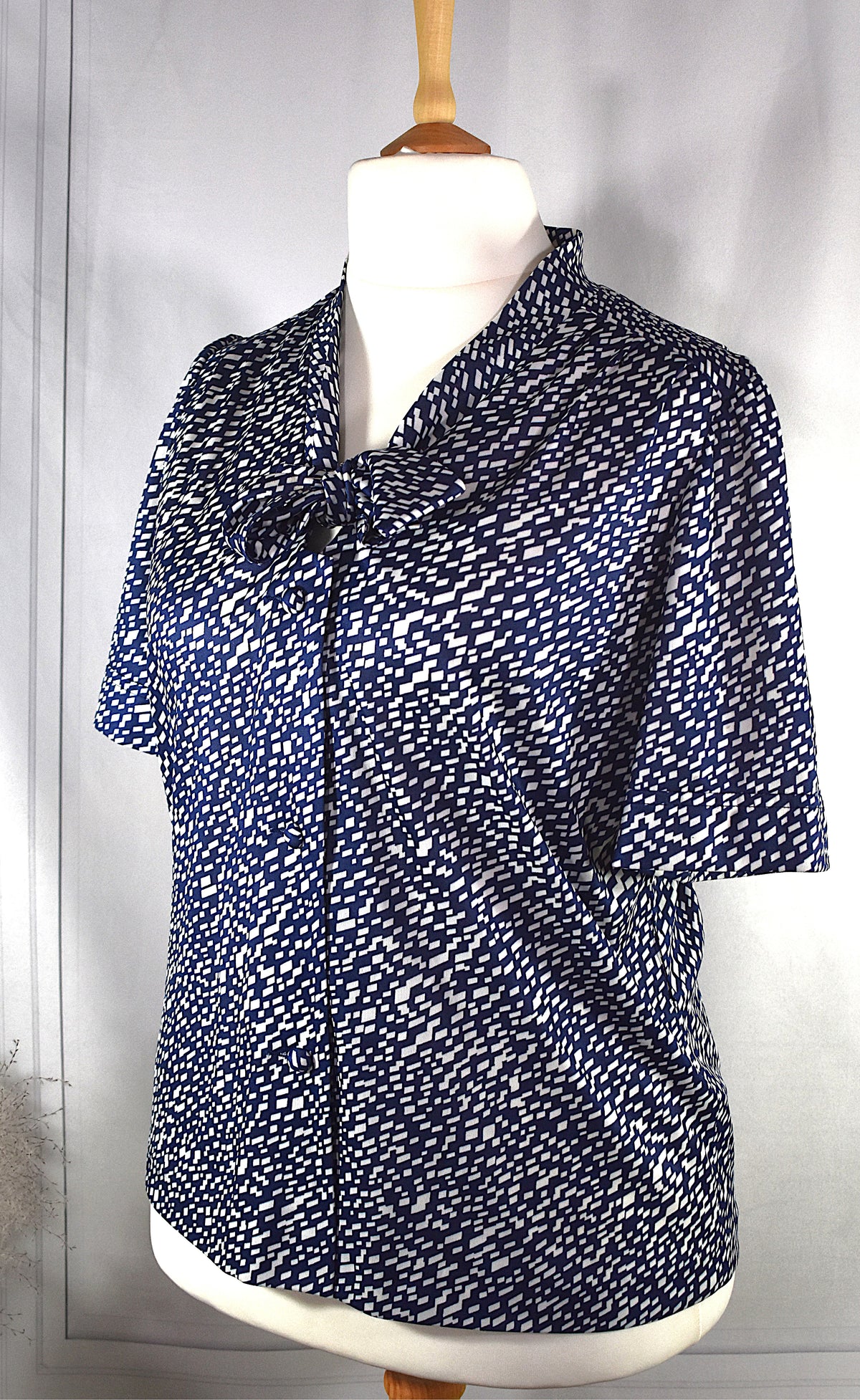 Blouse vintage graphique bleue & blanche