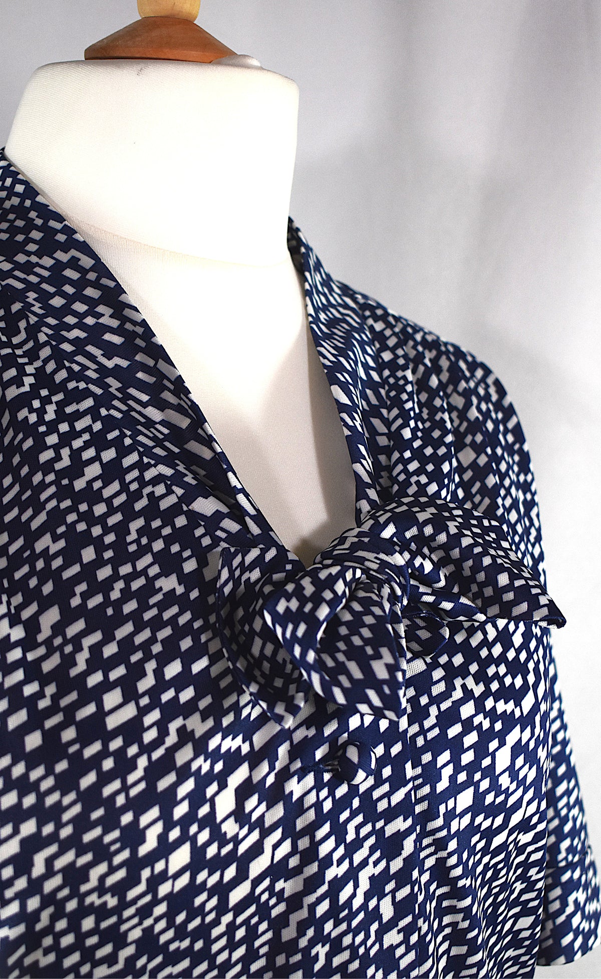 Blouse vintage graphique bleue & blanche