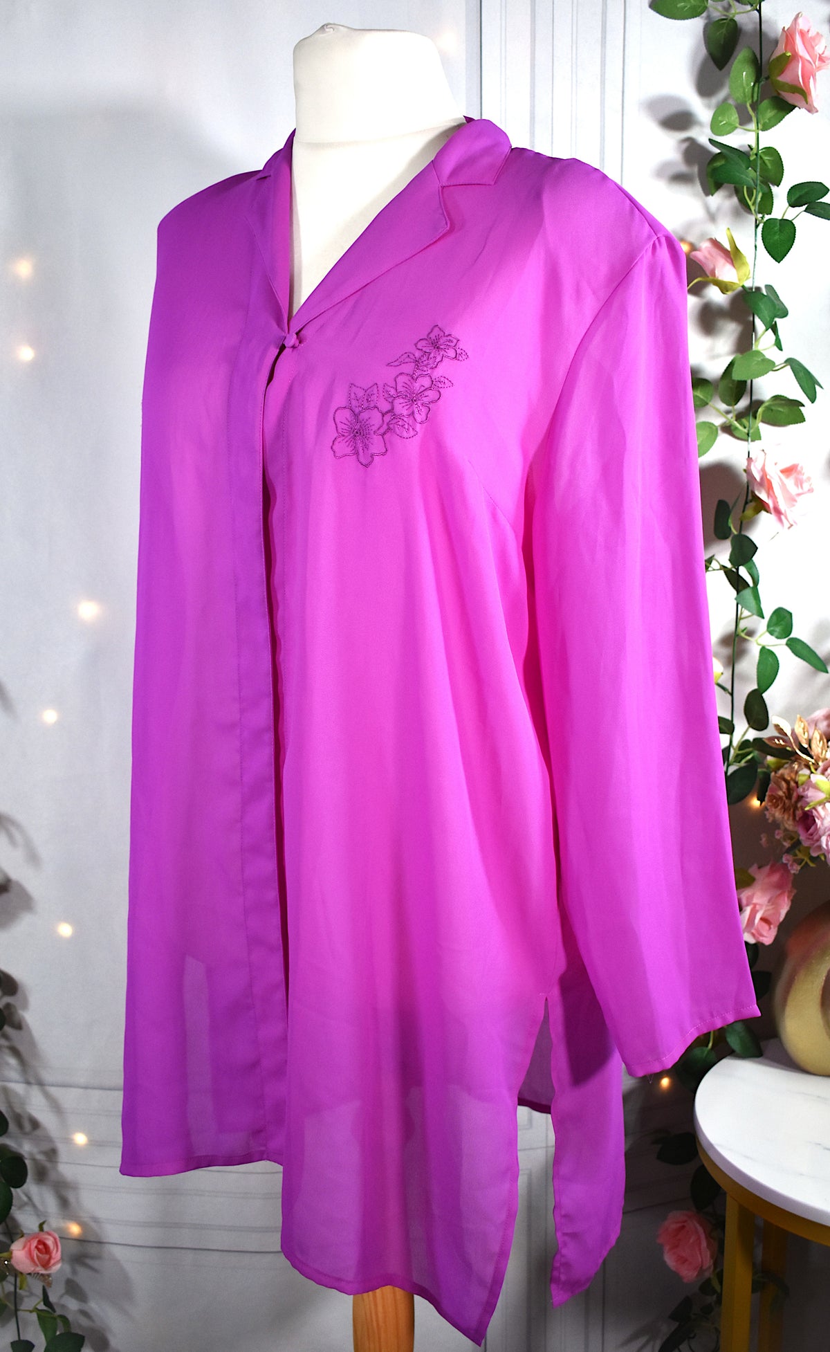Surchemise en mousseline fuchsia & broderies florales