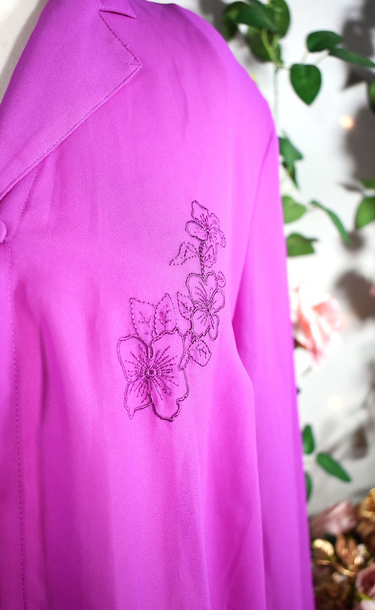Surchemise en mousseline fuchsia & broderies florales