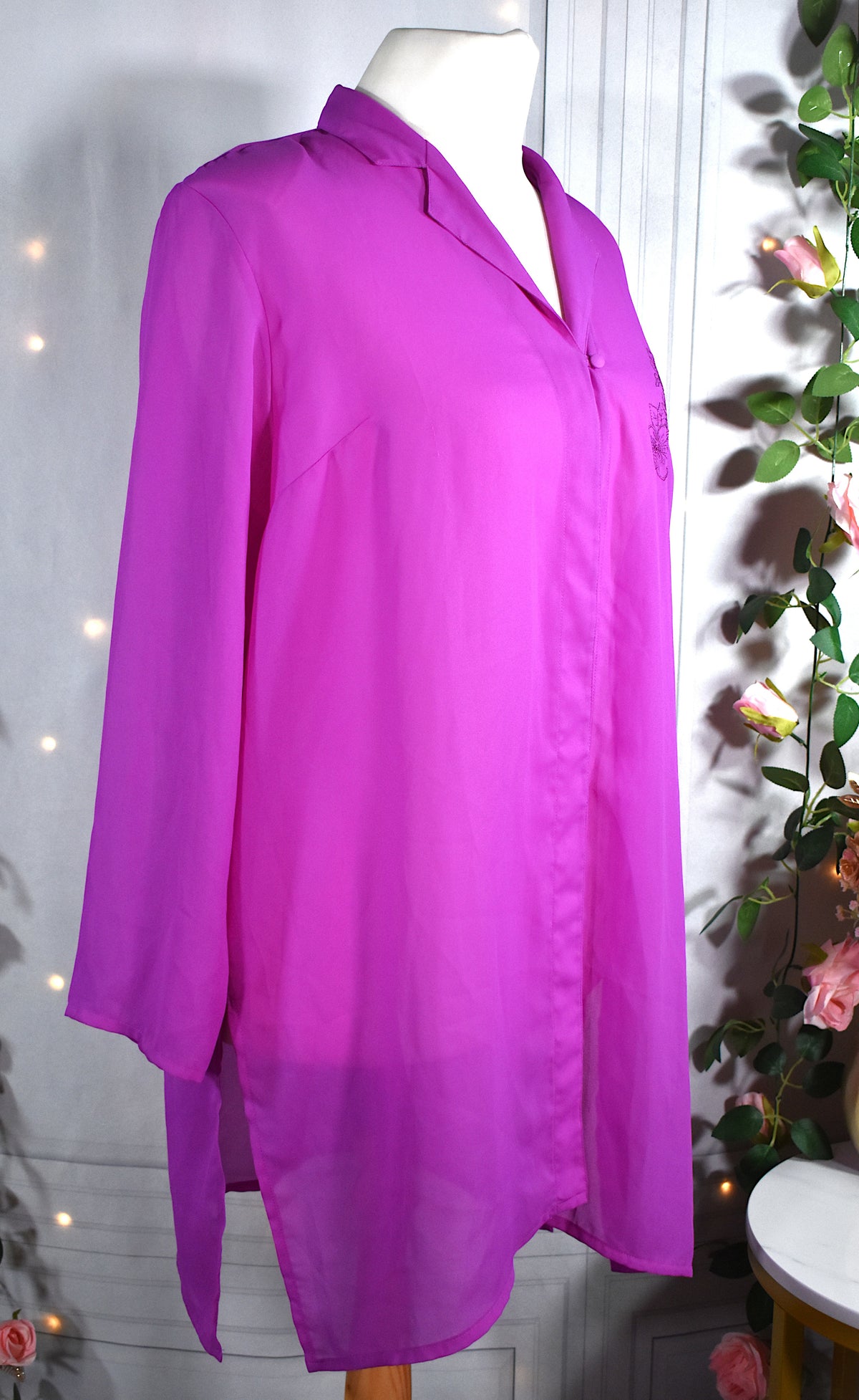 Surchemise en mousseline fuchsia & broderies florales
