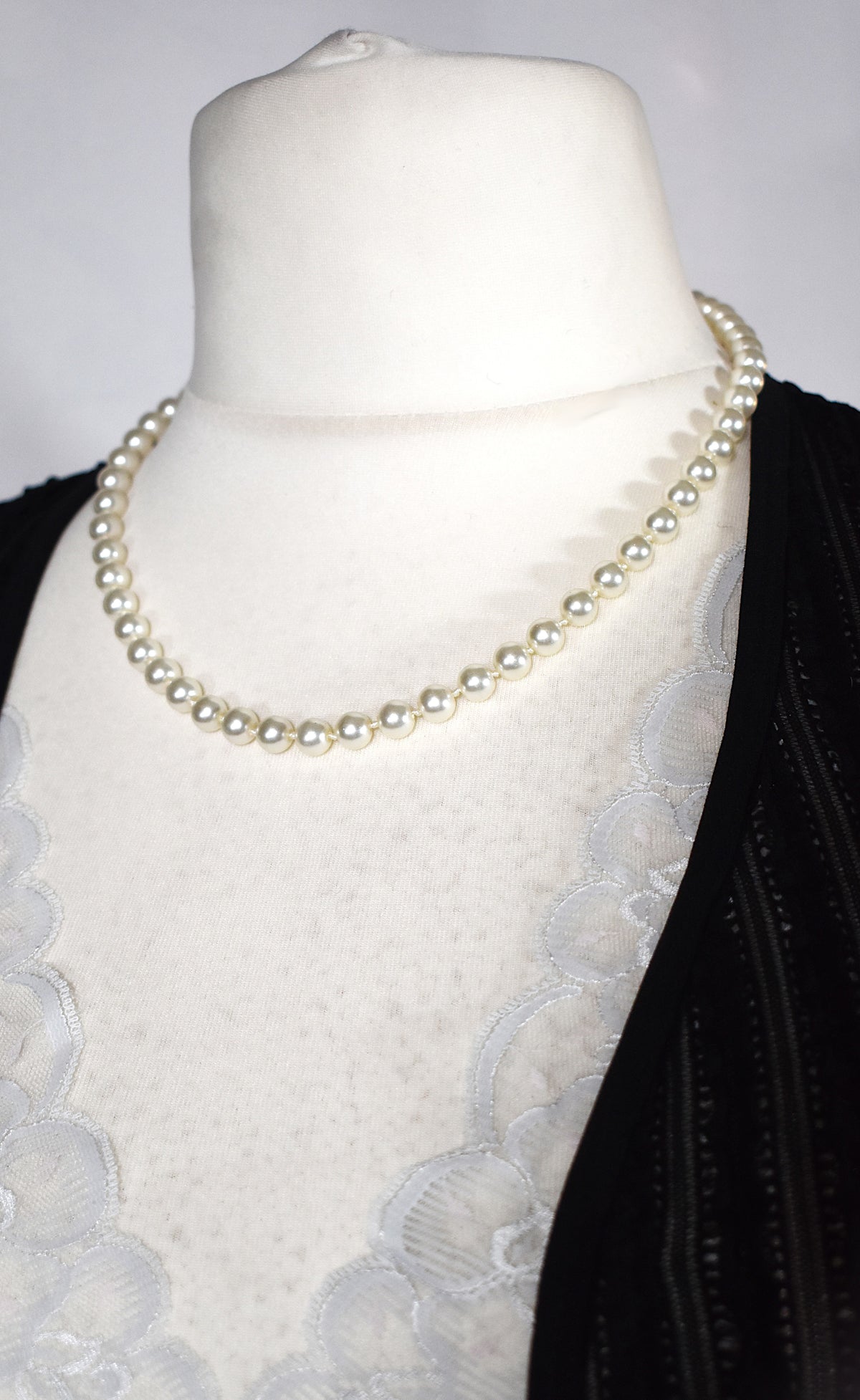 Collier vintage chic en fausses perles de culture nacrées