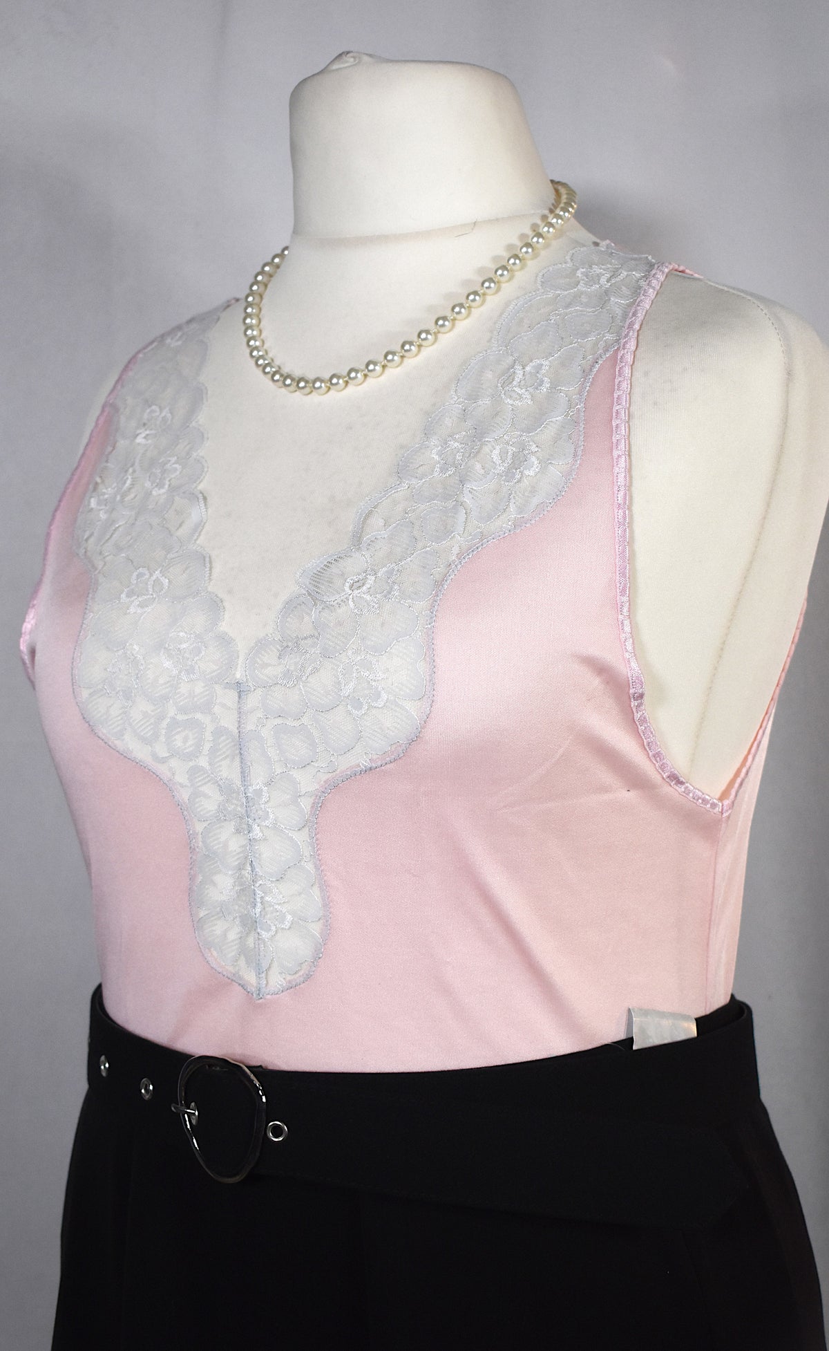 Caraco vintage en thermolactyl rose poudré, dentelle – Made in France