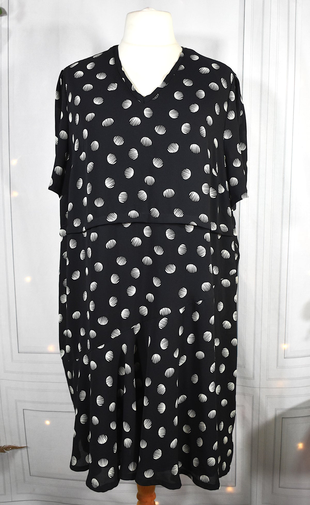 Robe vintage mousseline noire à pois graphiques