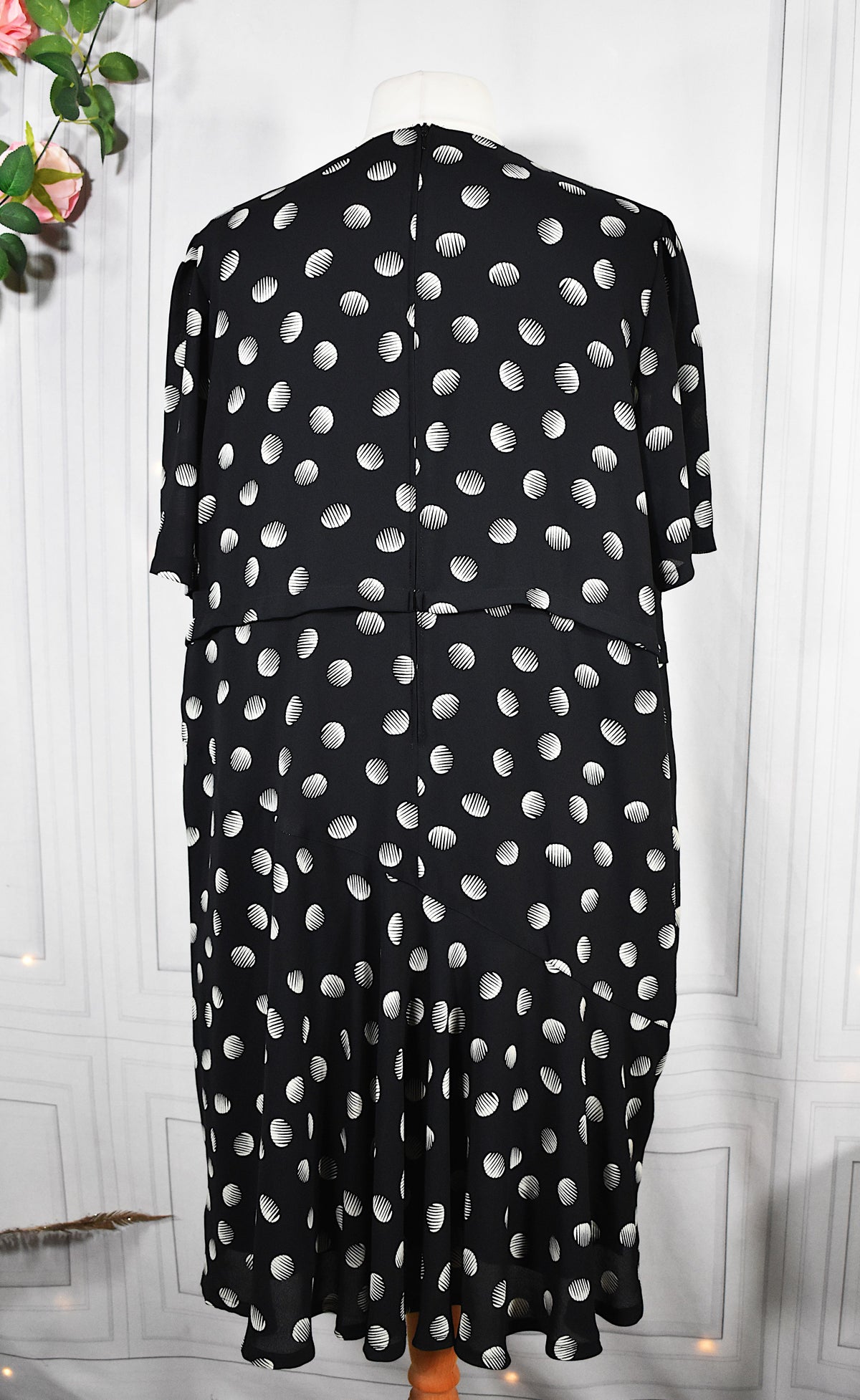 Robe vintage mousseline noire à pois graphiques