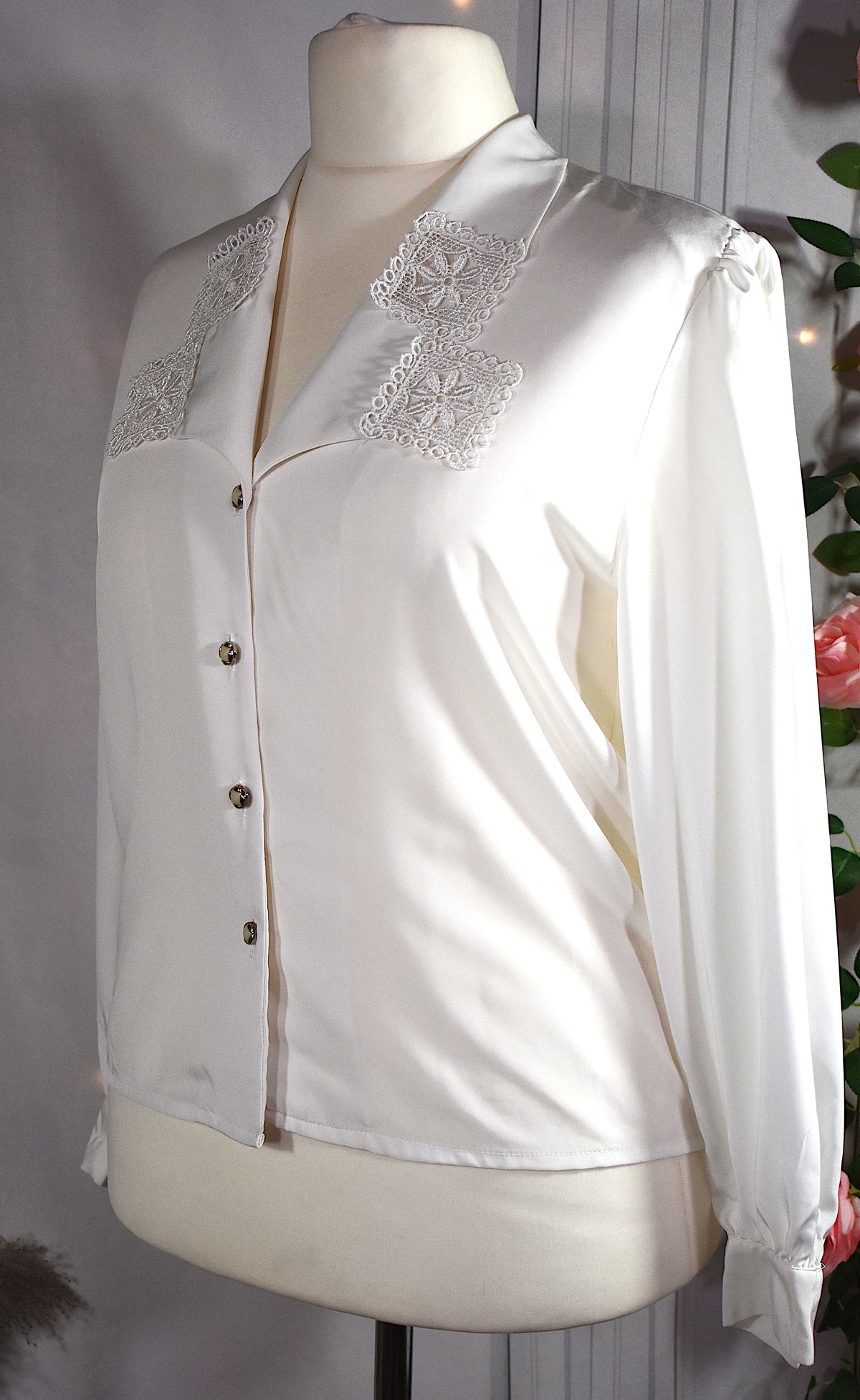 Chemise blanche vintage à broderies géométriques