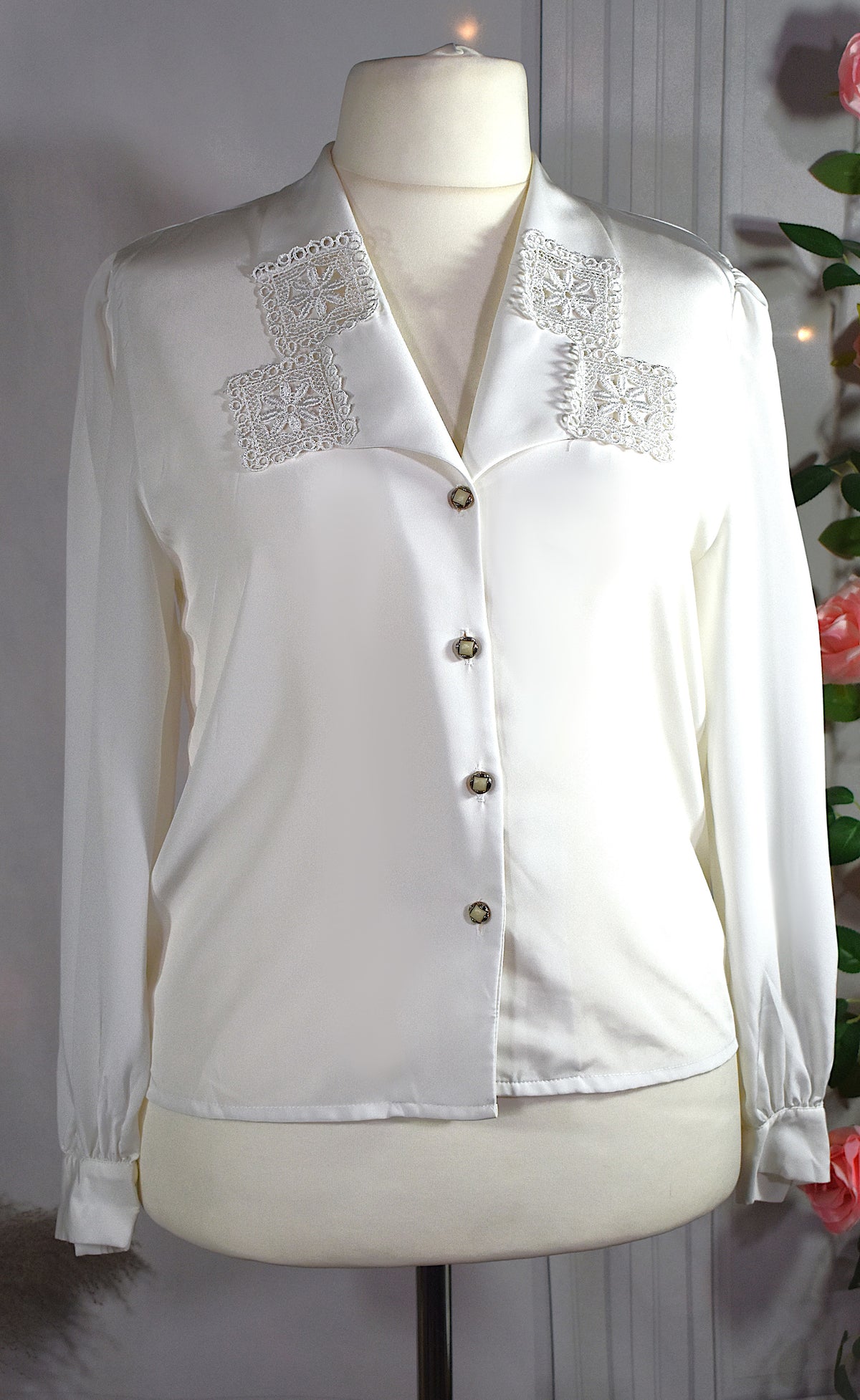 Chemise blanche vintage à broderies géométriques