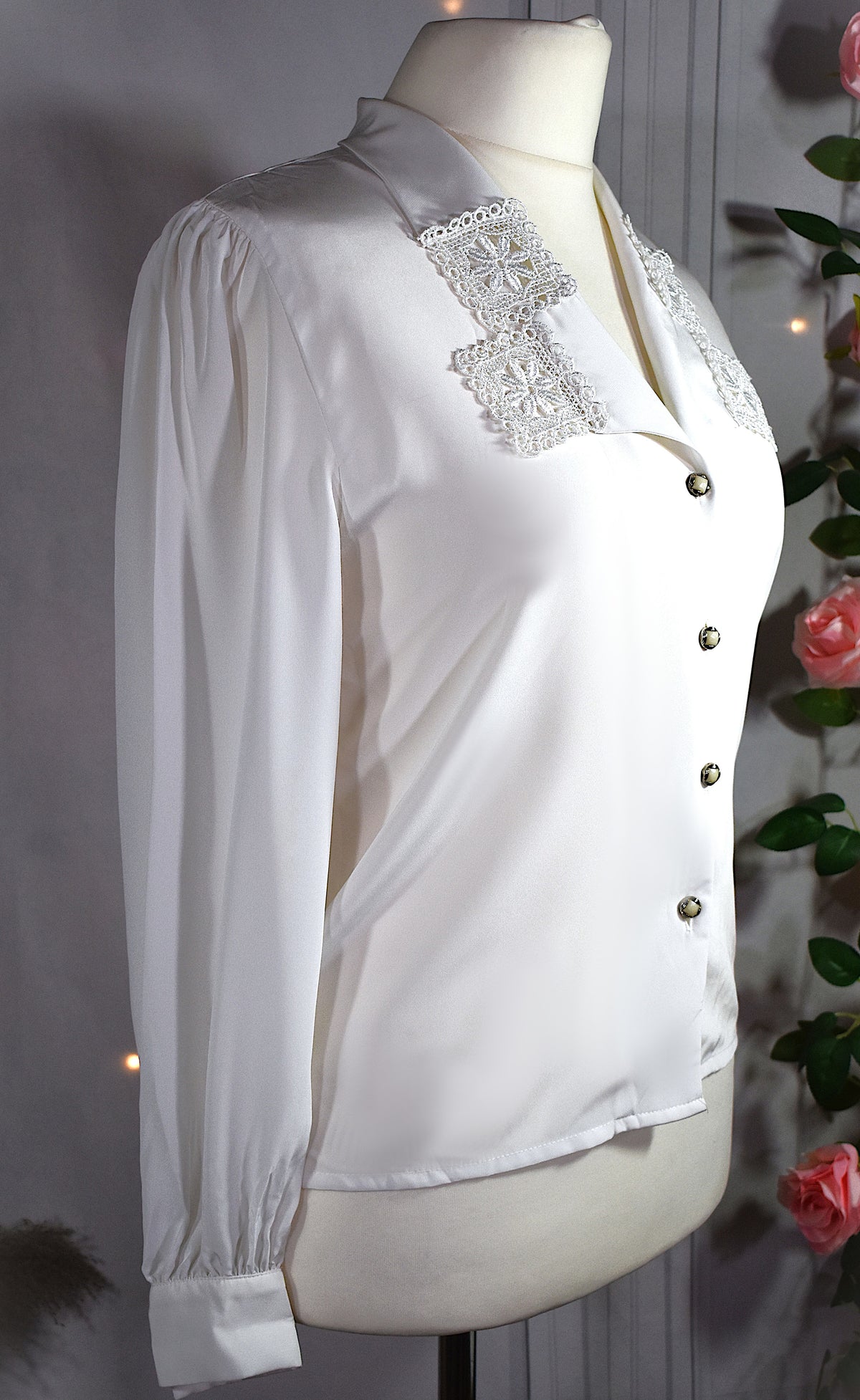 Chemise blanche vintage à broderies géométriques