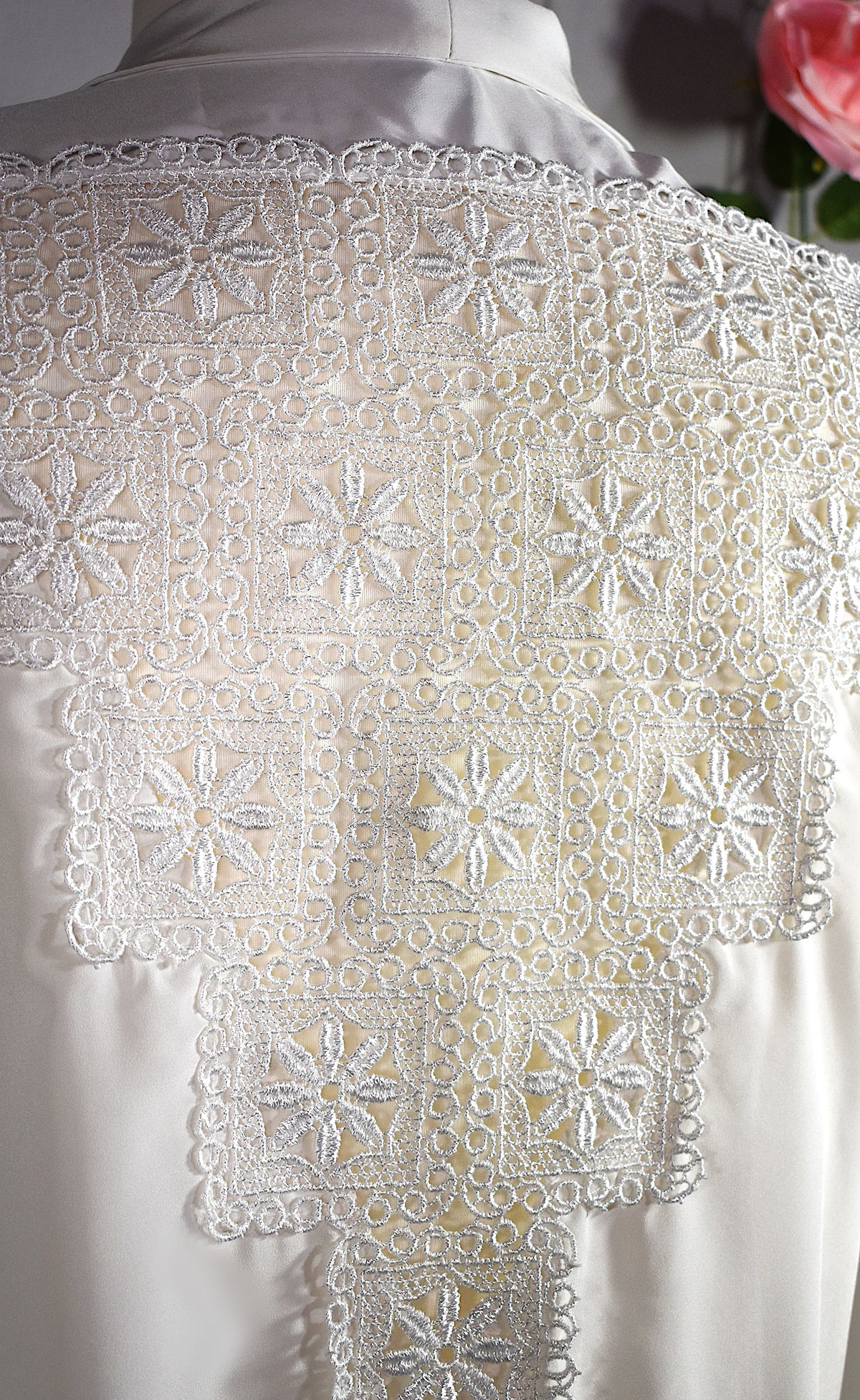 Chemise blanche vintage à broderies géométriques
