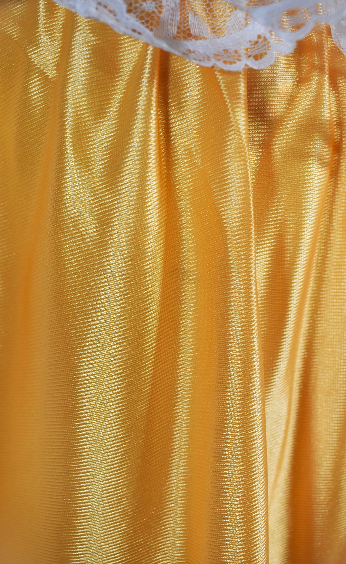 Chemise de nuit longue satinée jaune regencycore