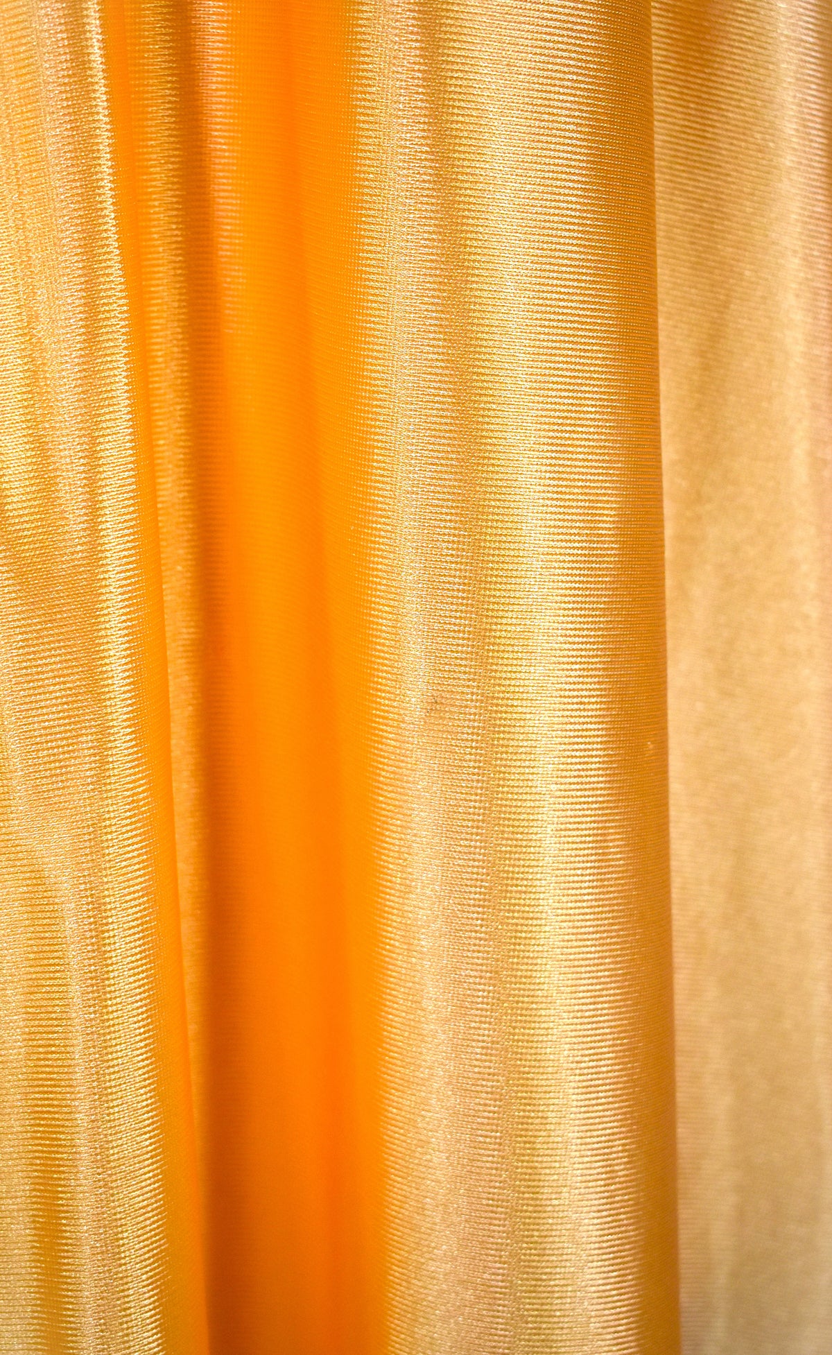 Chemise de nuit longue satinée jaune regencycore