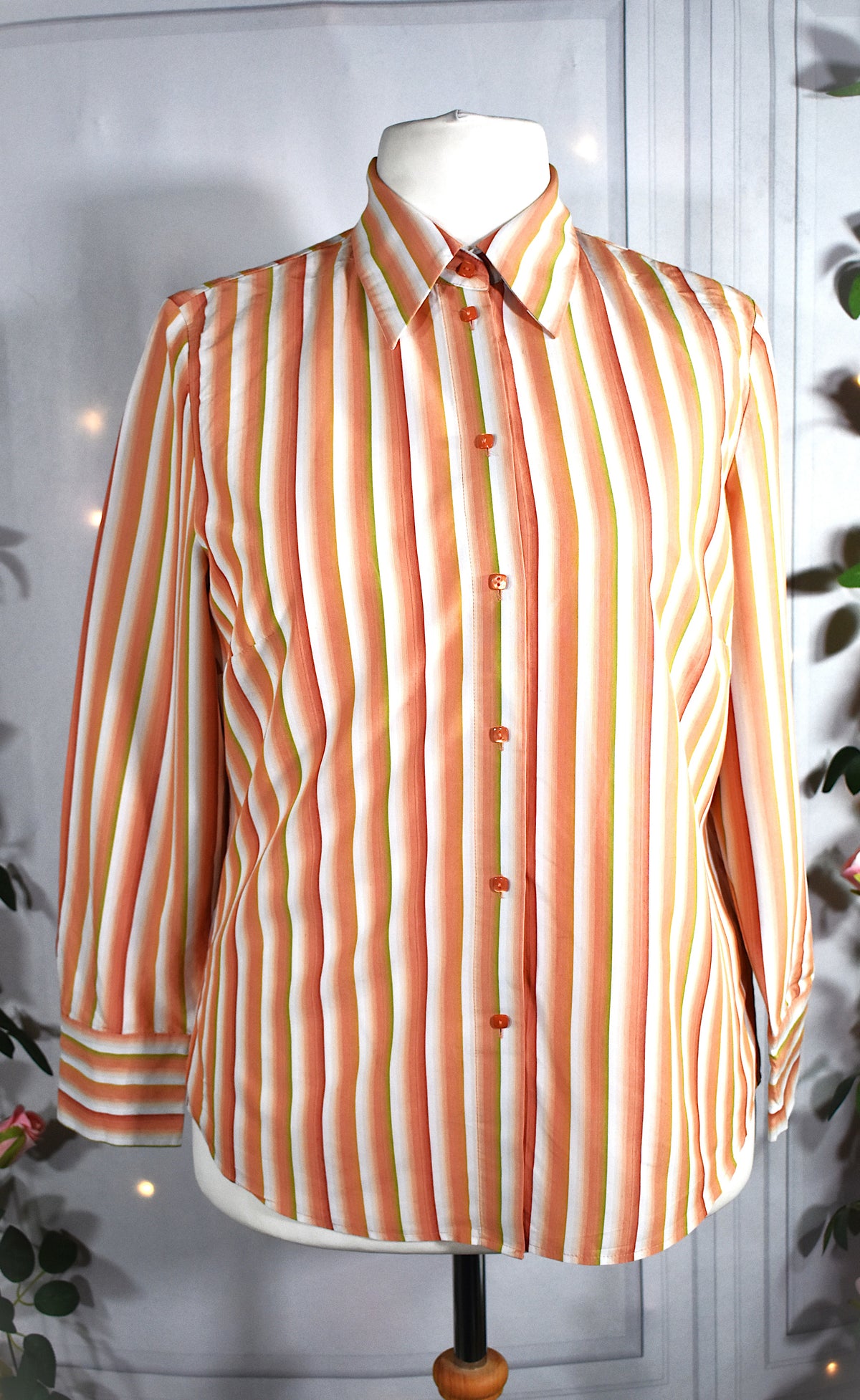 Chemise aux rayures oranges, blanches & vertes