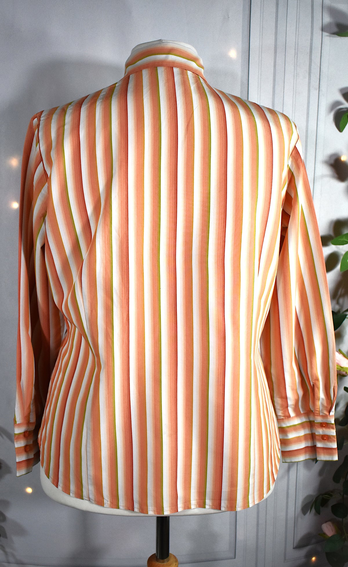 Chemise aux rayures oranges, blanches & vertes
