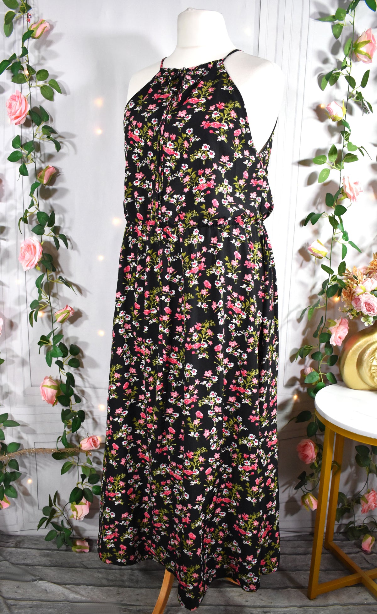 Robe longue noire aux fleurs roses & blanches