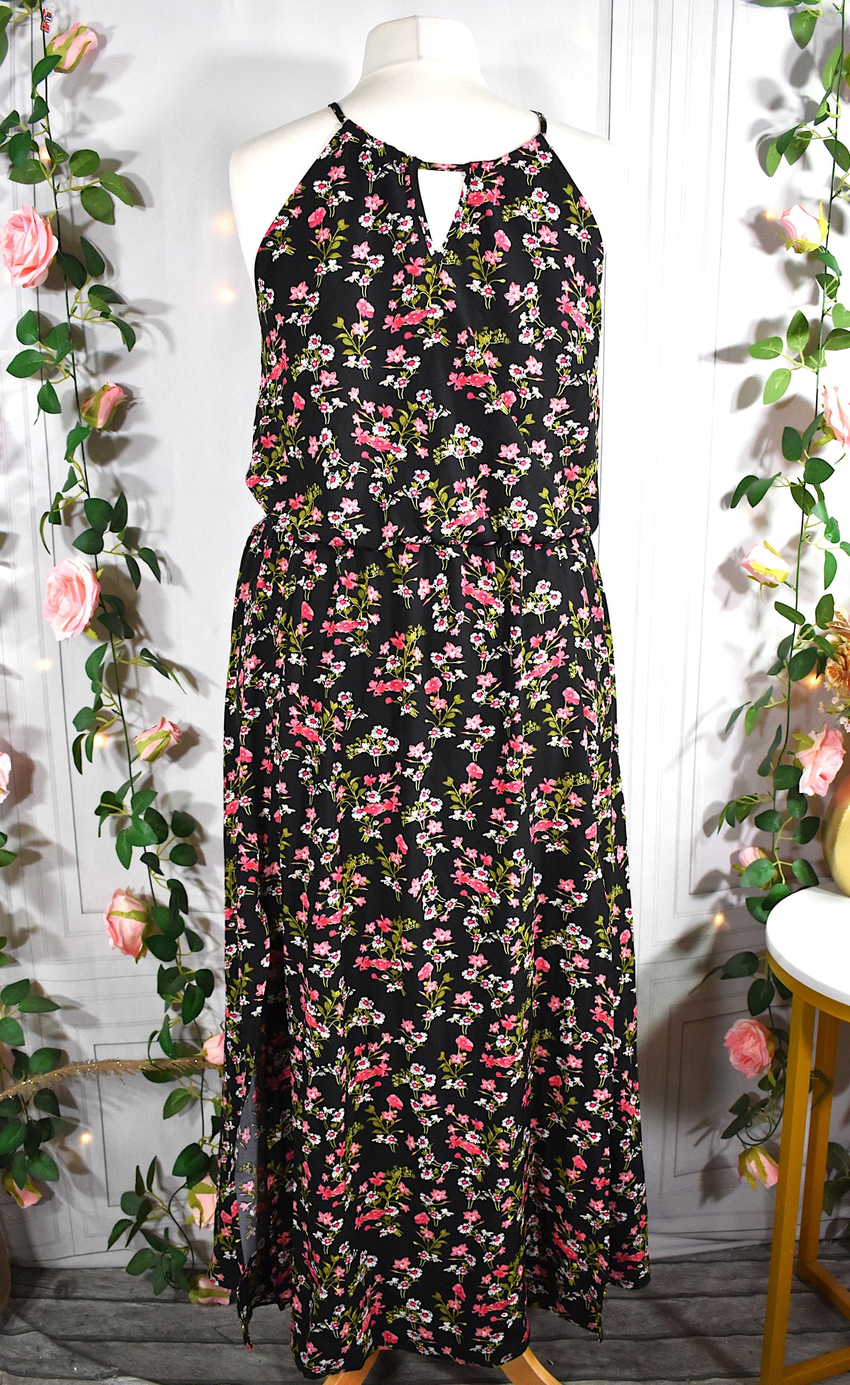 Robe longue noire aux fleurs roses & blanches