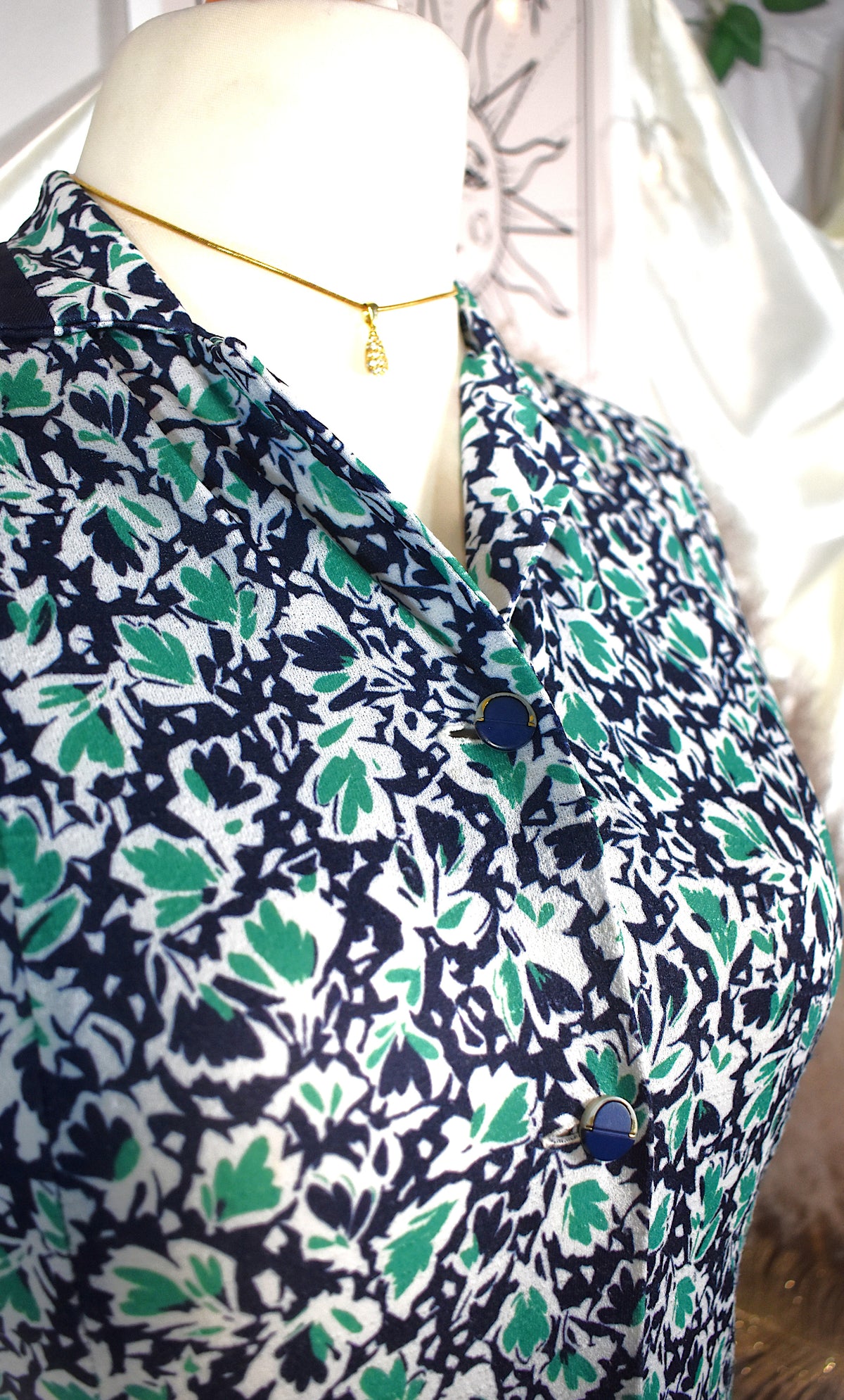 Robe courte imprimé feuillage bleu et vert