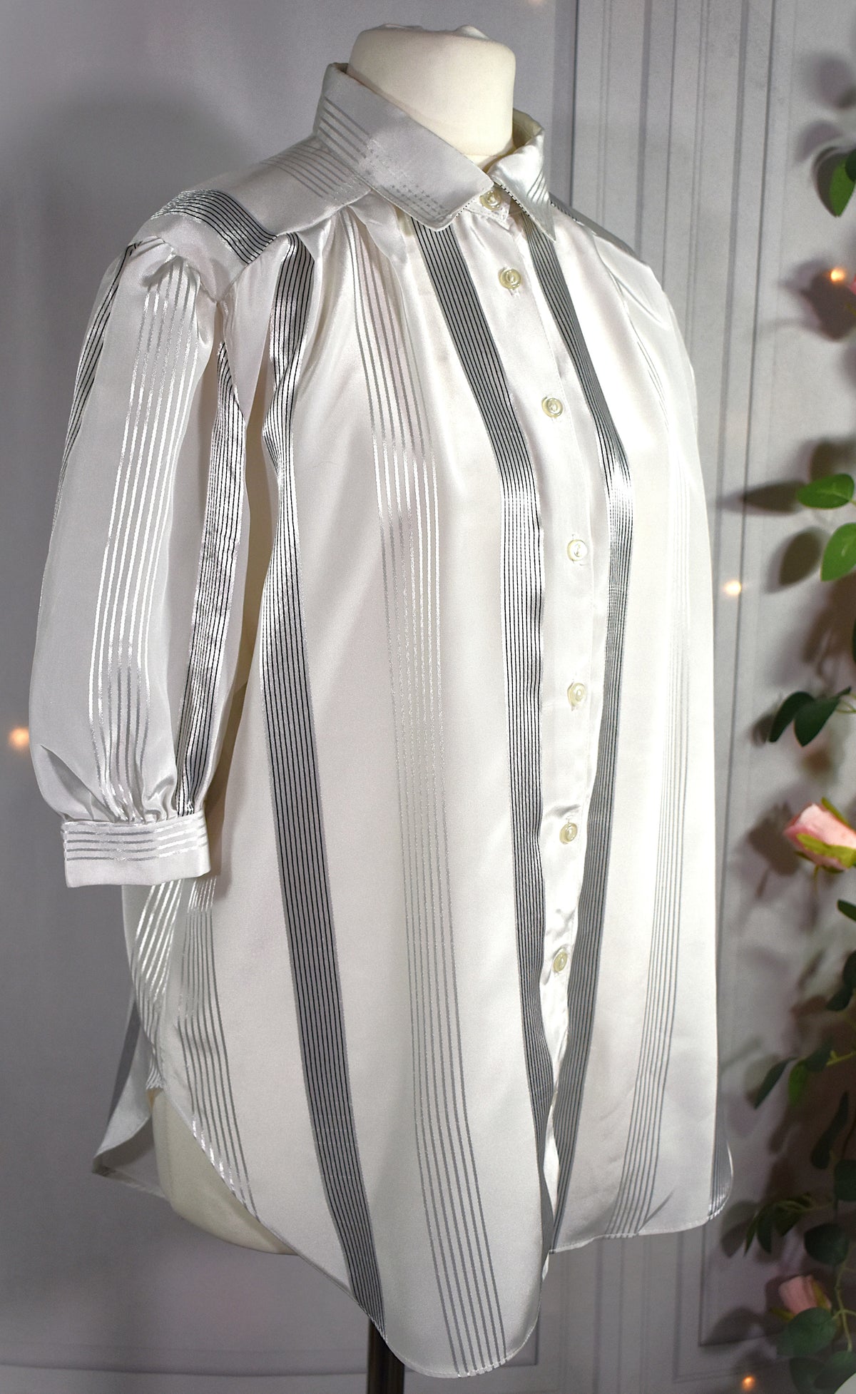 Chemise rayée satinée aux rayures argentées