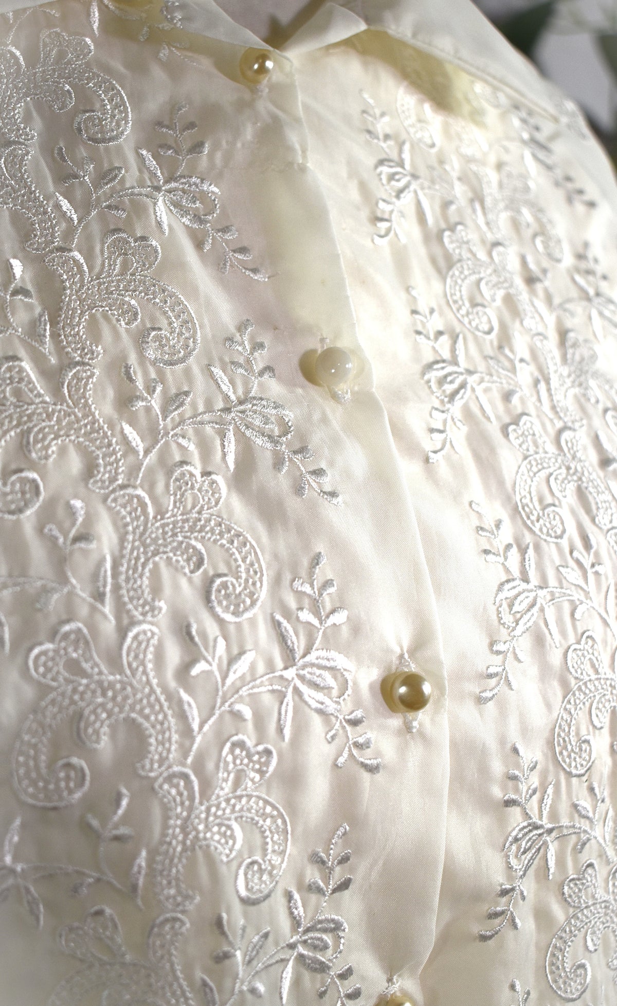 Chemise blanc cassé brodée vintage