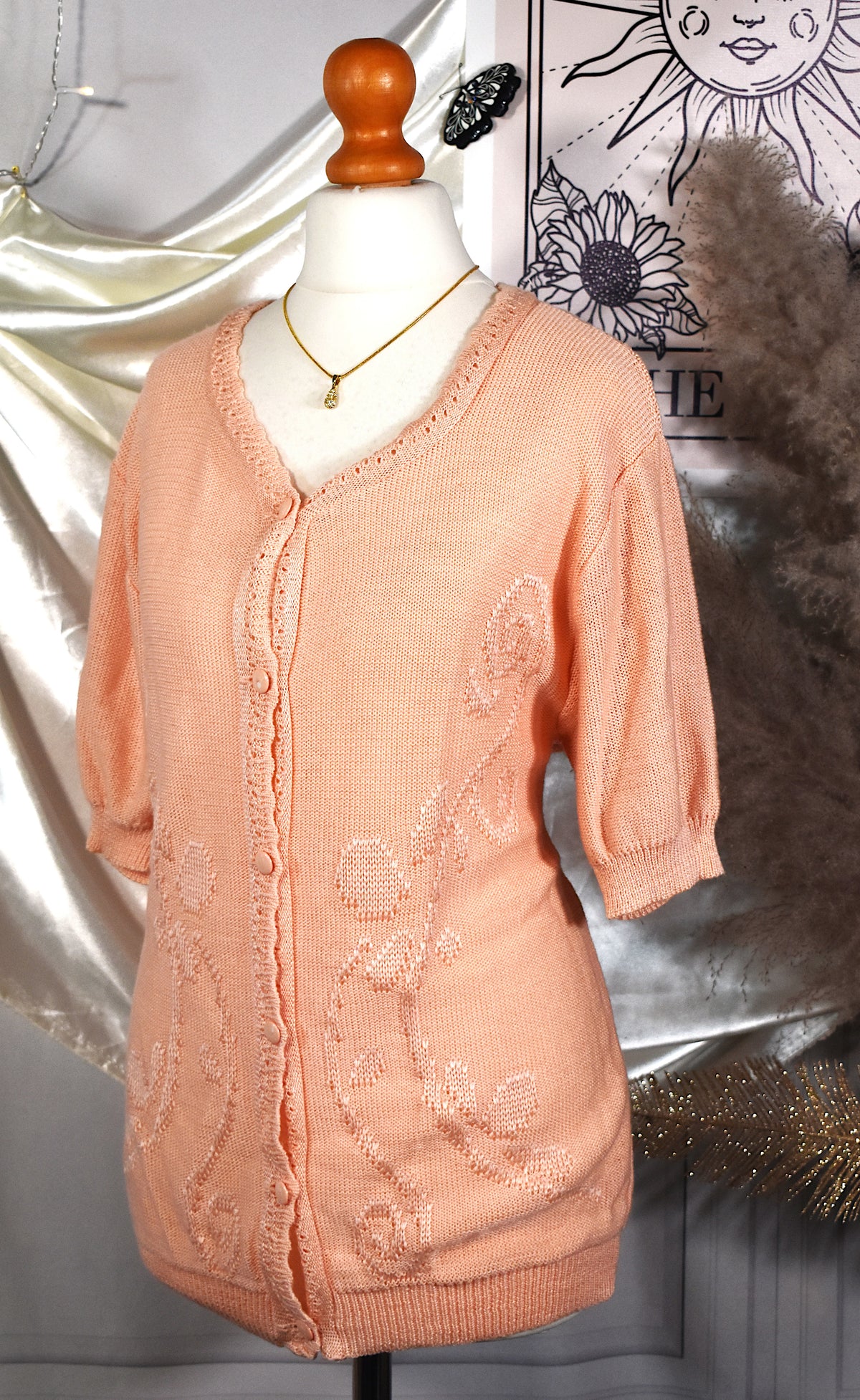 Cardigan vintage rose pastel brodé floral manches courtes