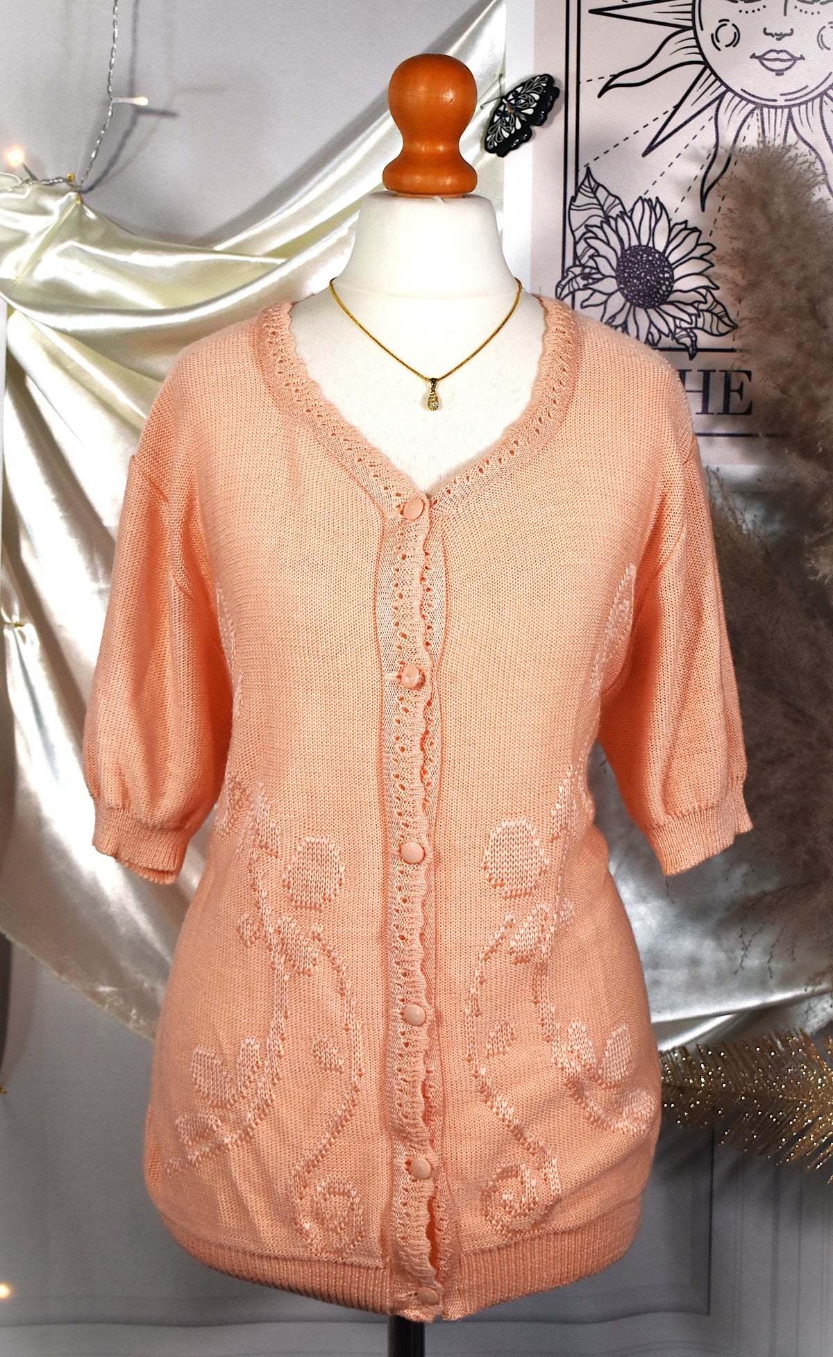 Cardigan vintage rose pastel brodé floral manches courtes