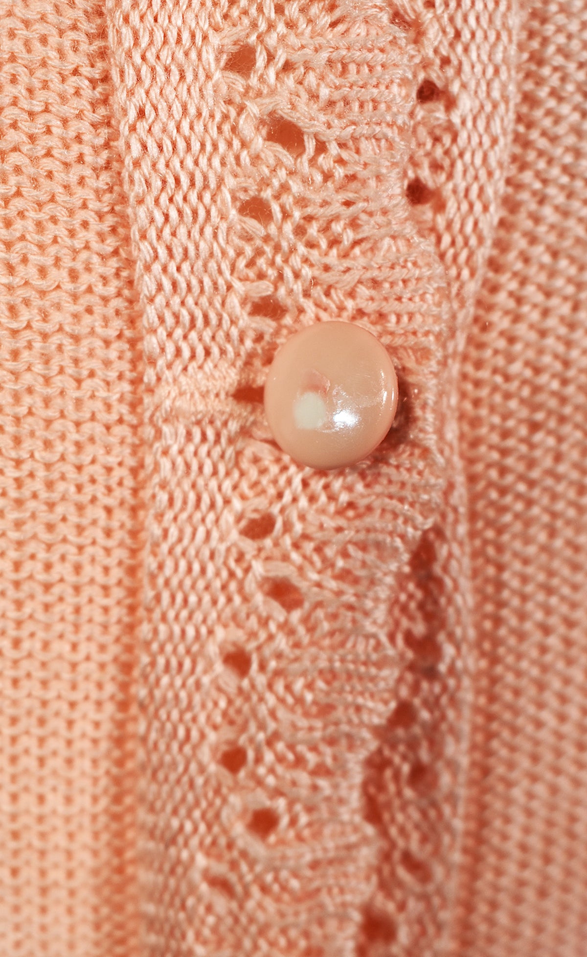 Cardigan vintage rose pastel brodé floral manches courtes