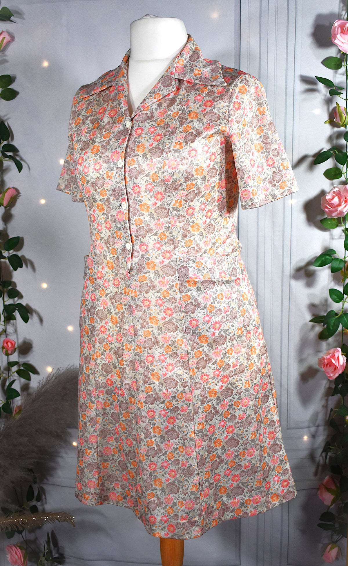 Robe vintage à fleurs rétro