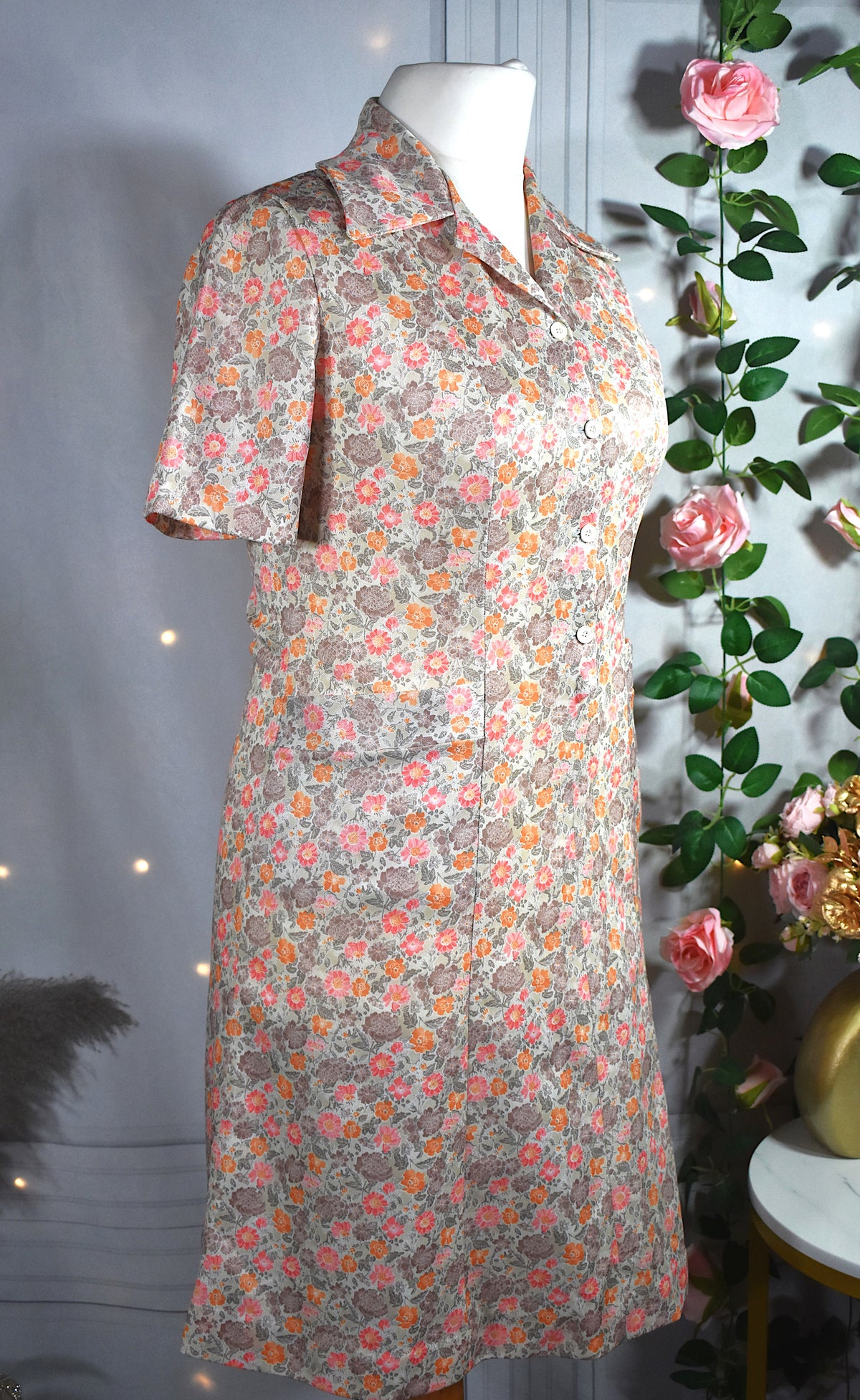 Robe vintage à fleurs rétro