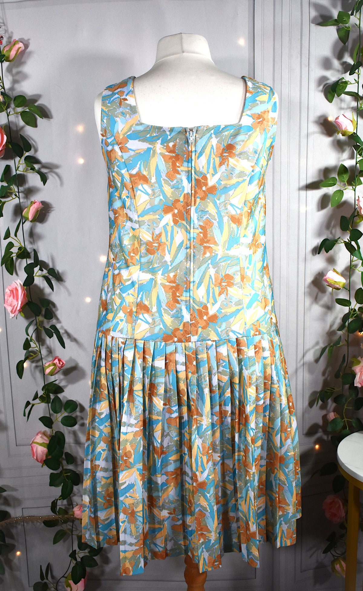Robe plissée aux motifs floraux bleu & beige