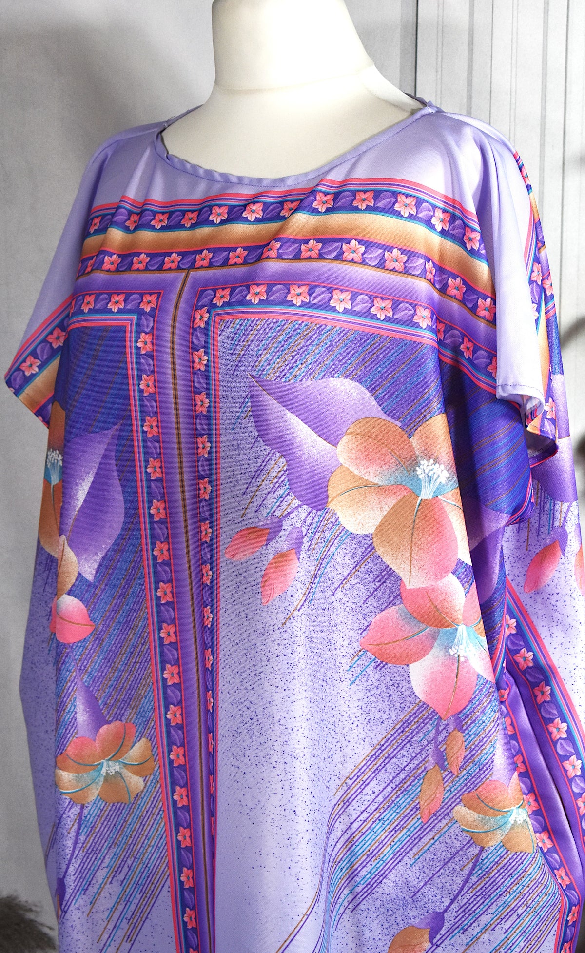 Robe caftan aux motifs floraux