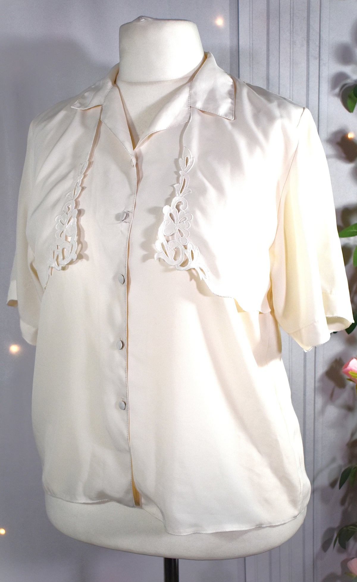 Chemise blanc cassé avec empiècements ajourés