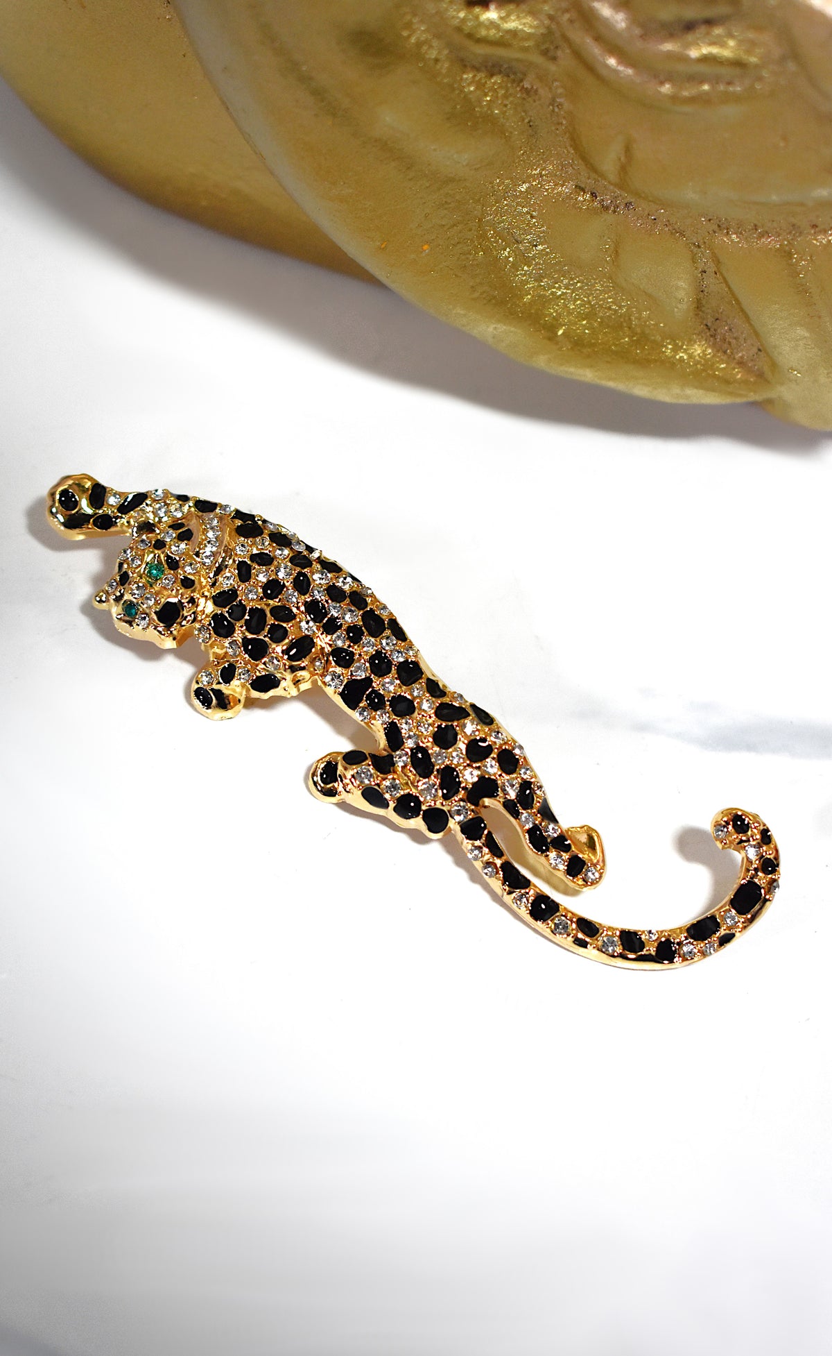 Broche léopard dorée, strass noirs & argentés