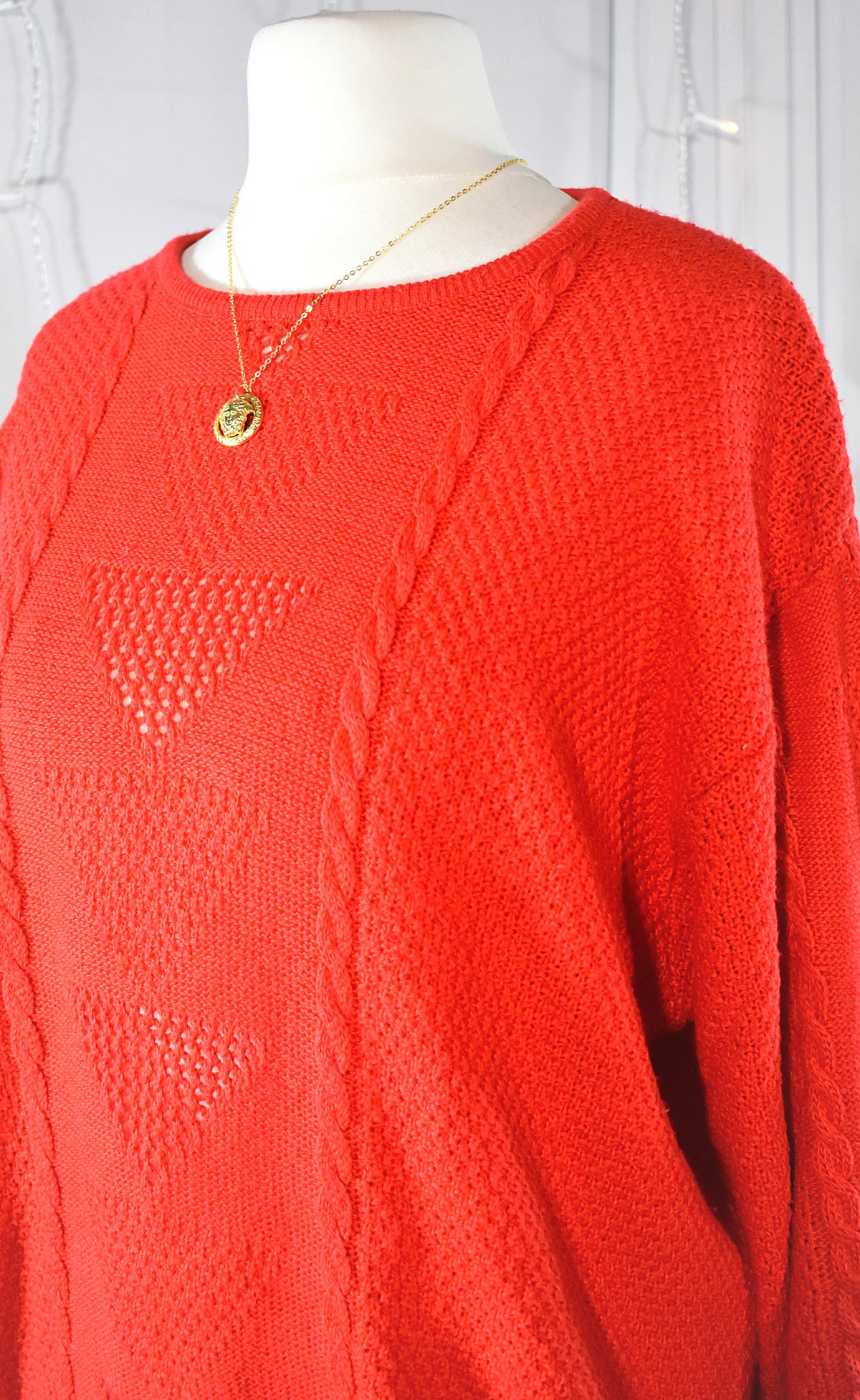 Pull vintage rouge en maille ajourée Chassagnard / Made in France
