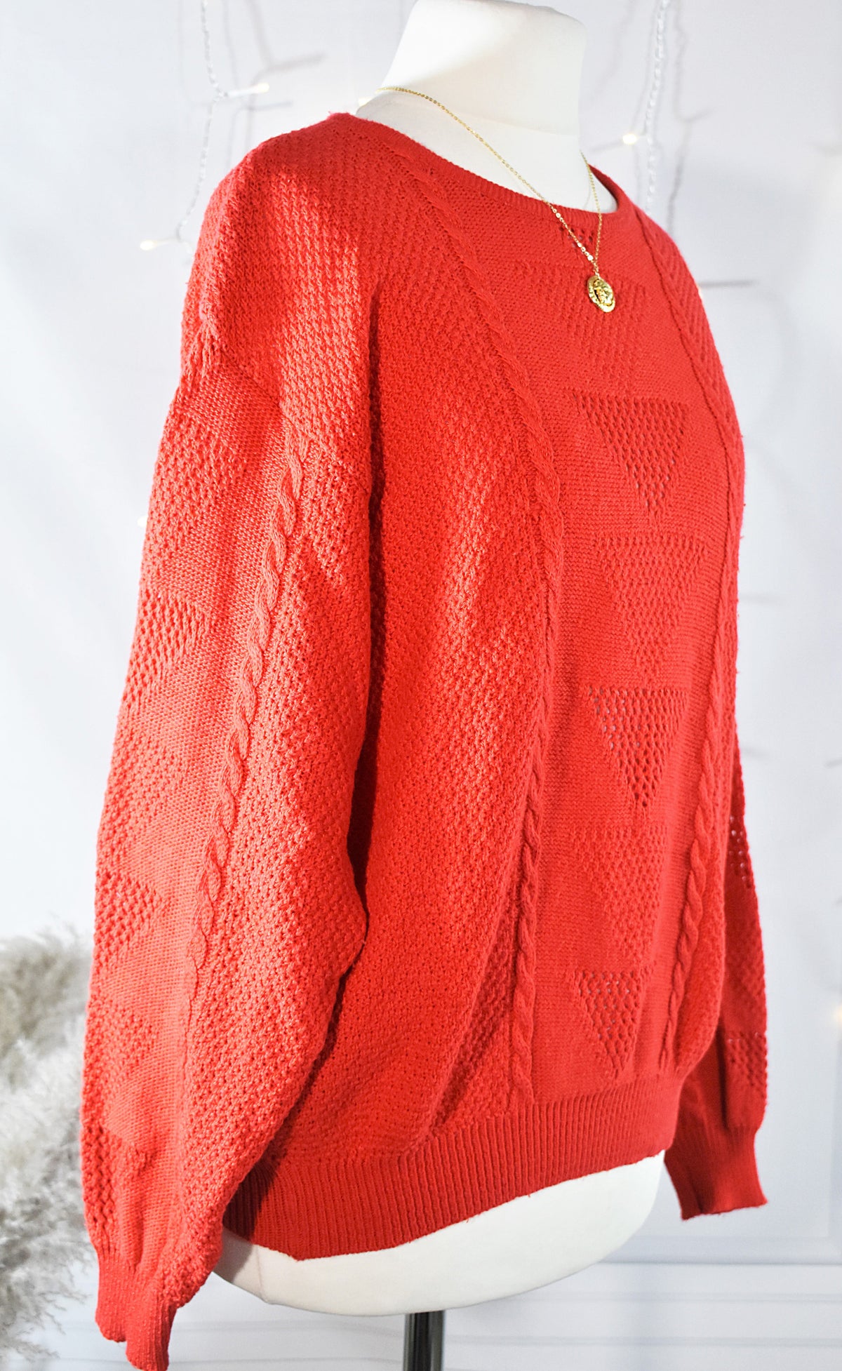 Pull vintage rouge en maille ajourée Chassagnard / Made in France
