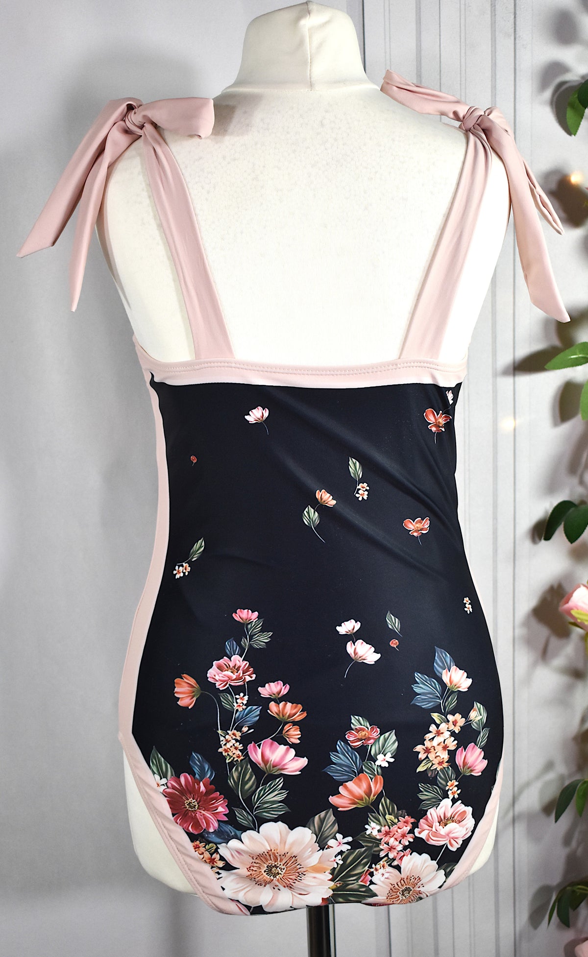 Maillot de bain une pièce & son paréo assortit