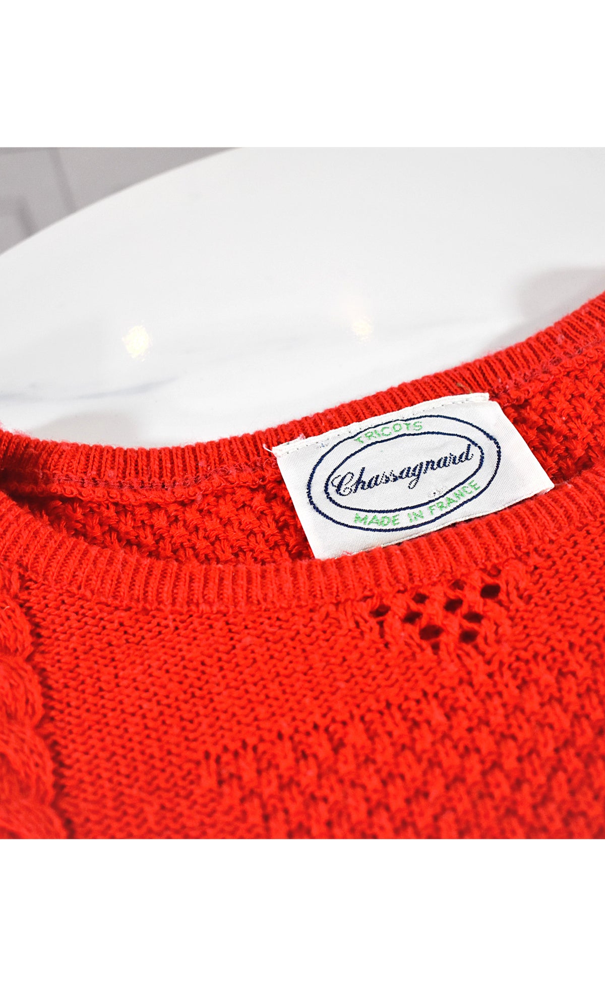 Pull vintage rouge en maille ajourée Chassagnard / Made in France