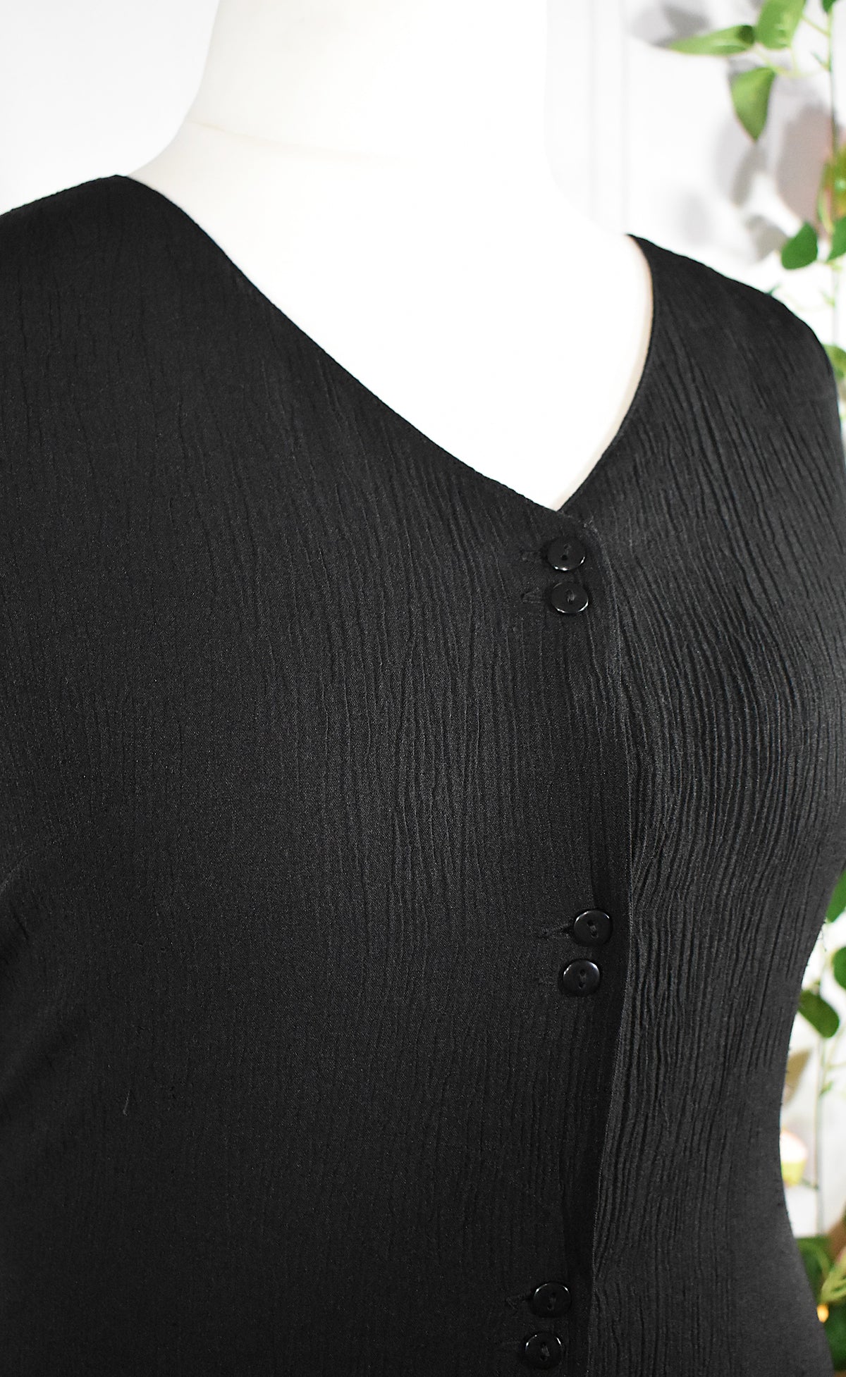 Robe noire effet froissé