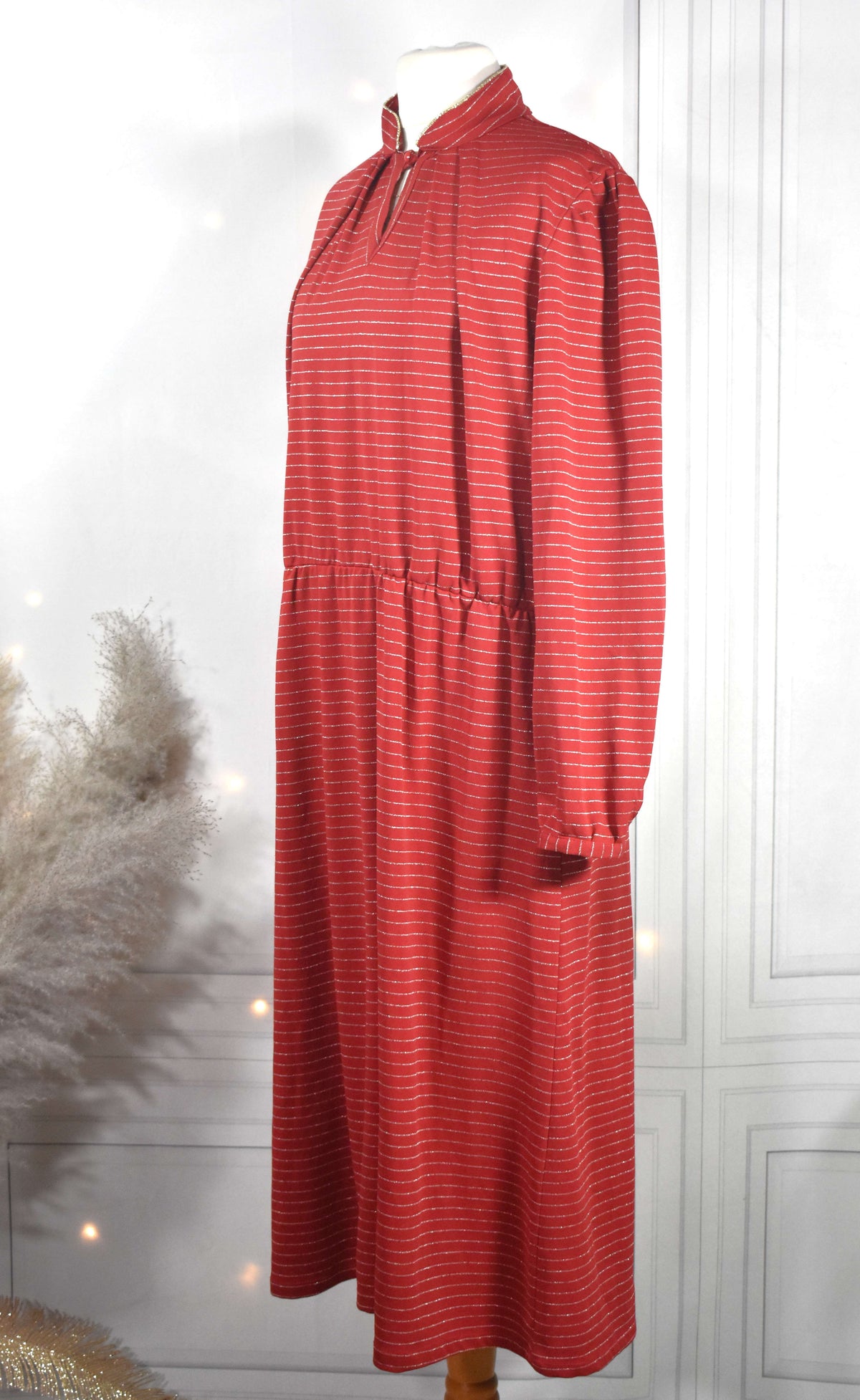 Robe vintage rouge rayée dorée col montant - Made in France