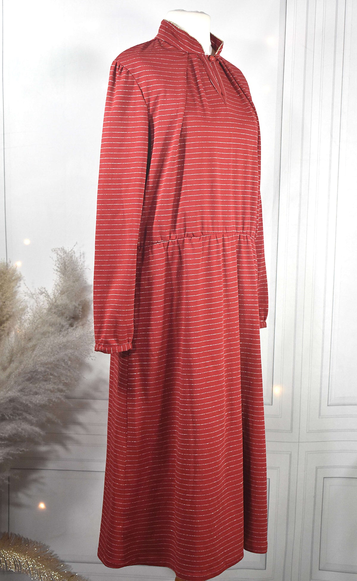 Robe vintage rouge rayée dorée col montant - Made in France