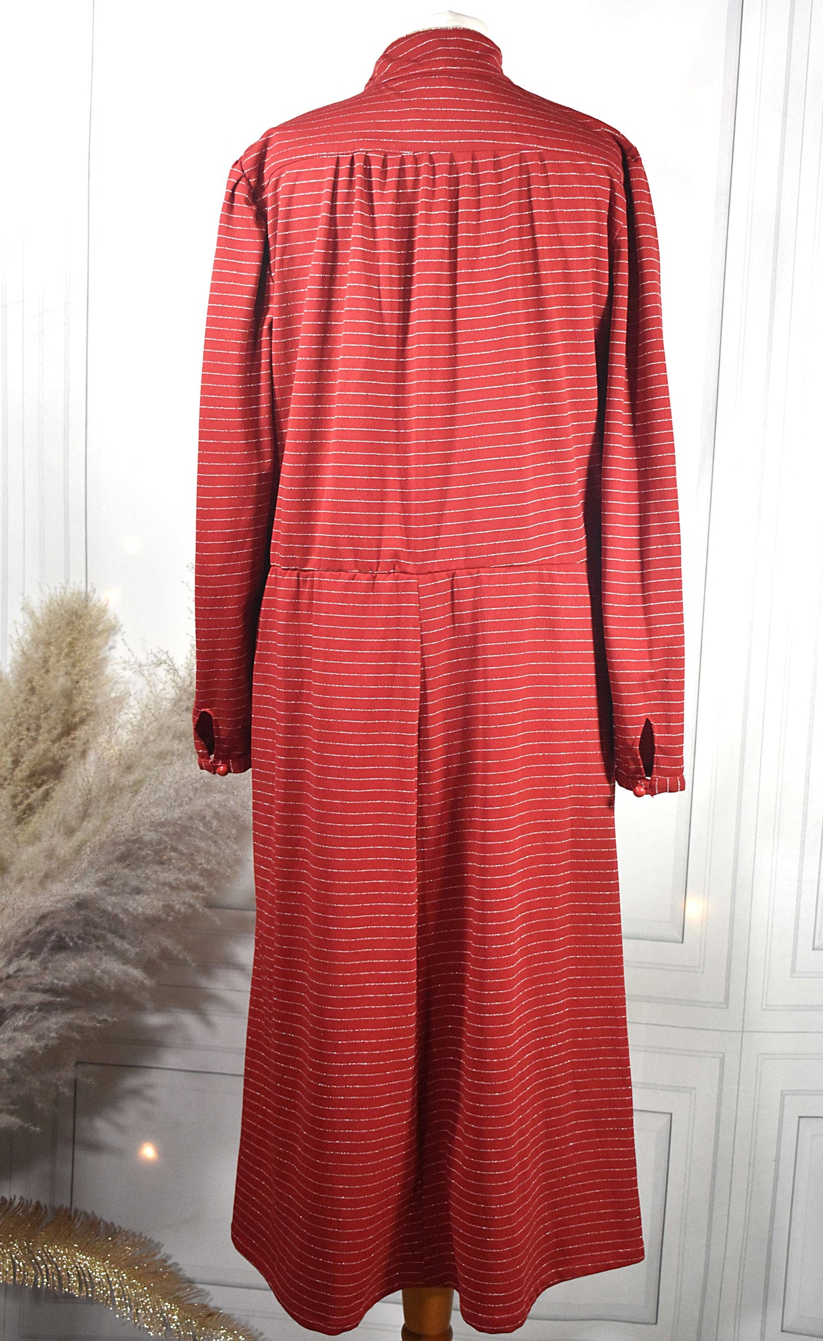Robe vintage rouge rayée dorée col montant - Made in France