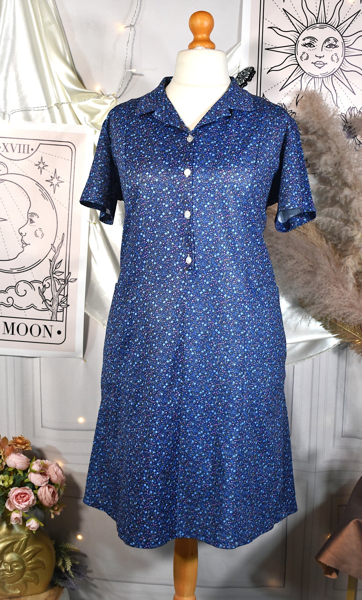 Robe rétro fleurie bleue avec poches