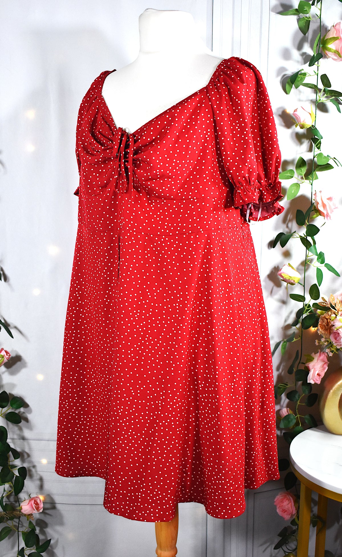 Robe rouge & pois blancs