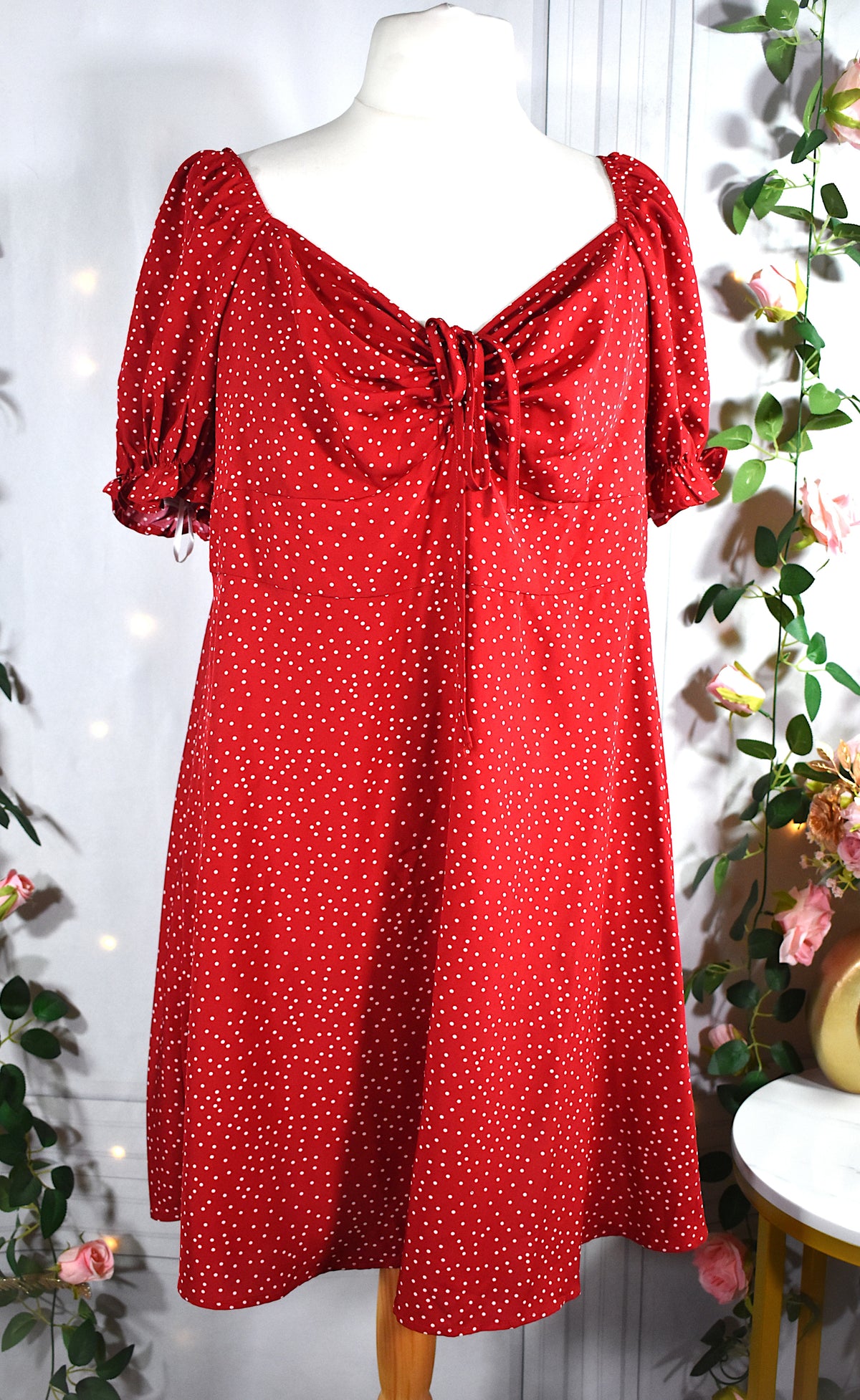Robe rouge & pois blancs