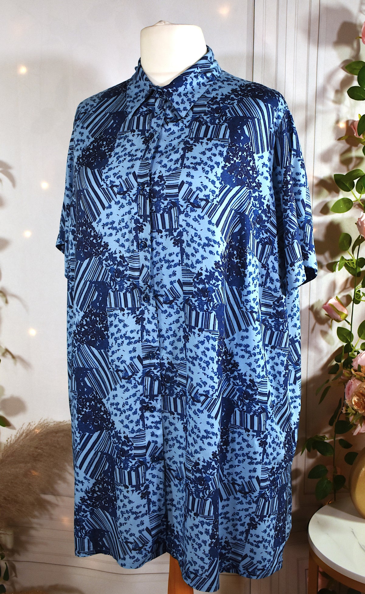 Chemise en viscose bleue graphique