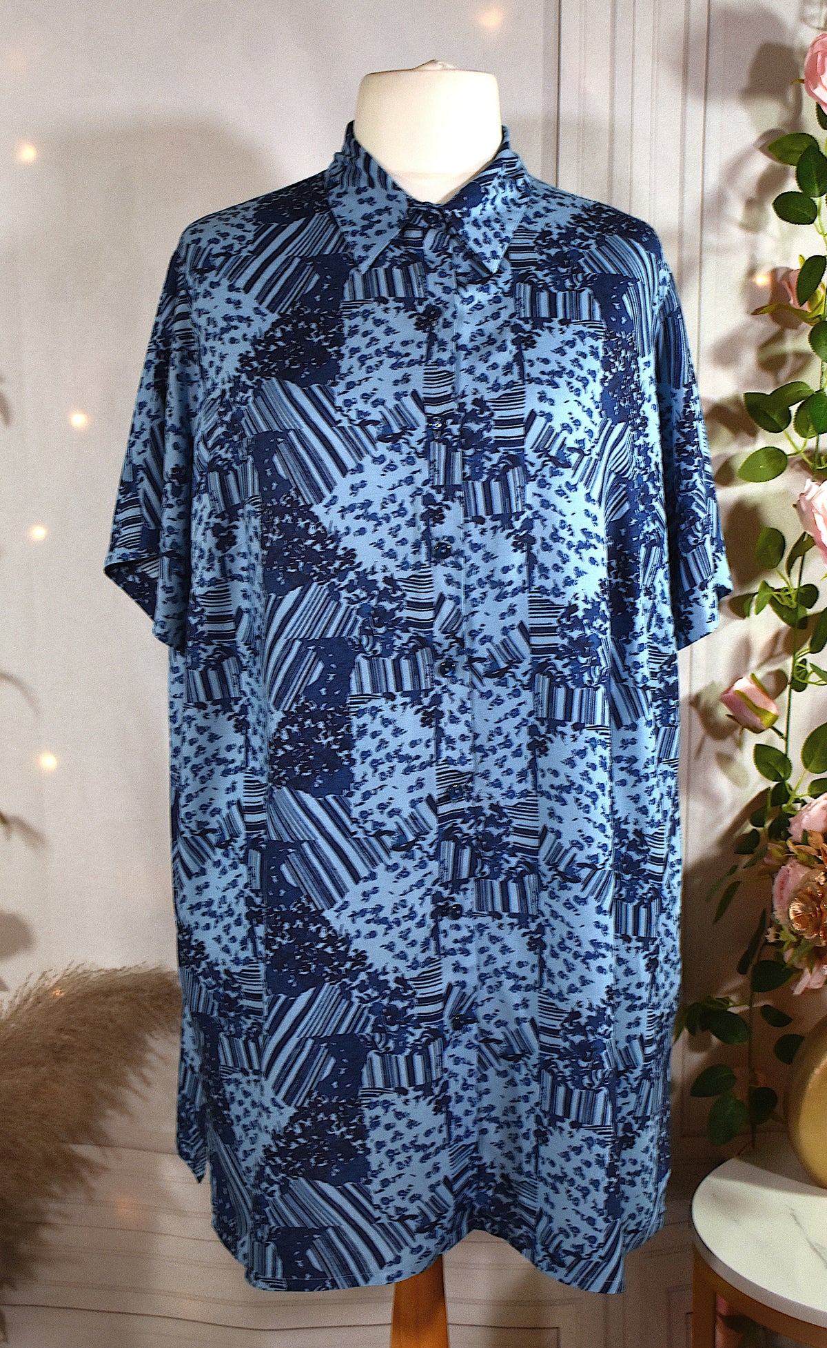 Chemise en viscose bleue graphique