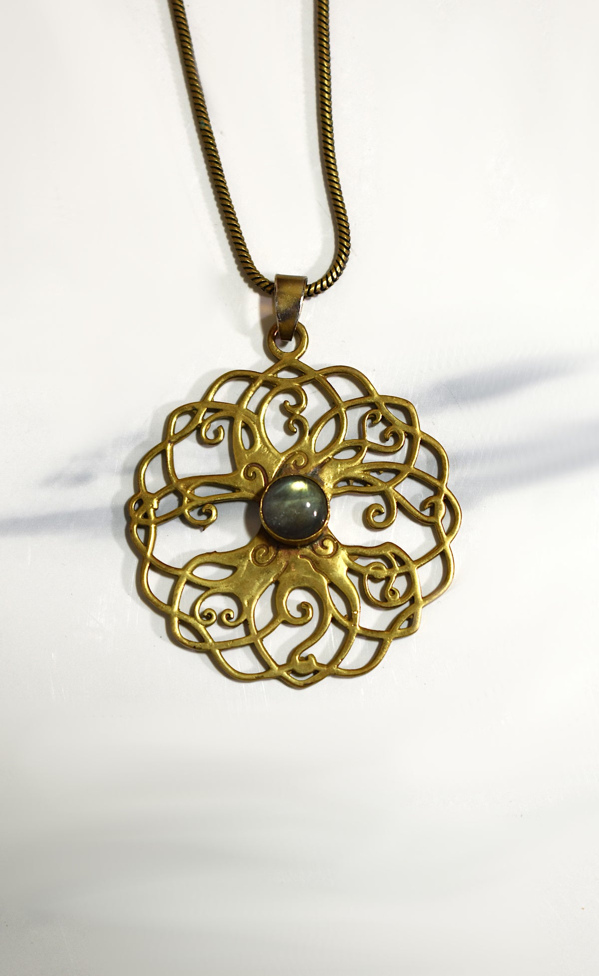 Collier médaillon ciselé