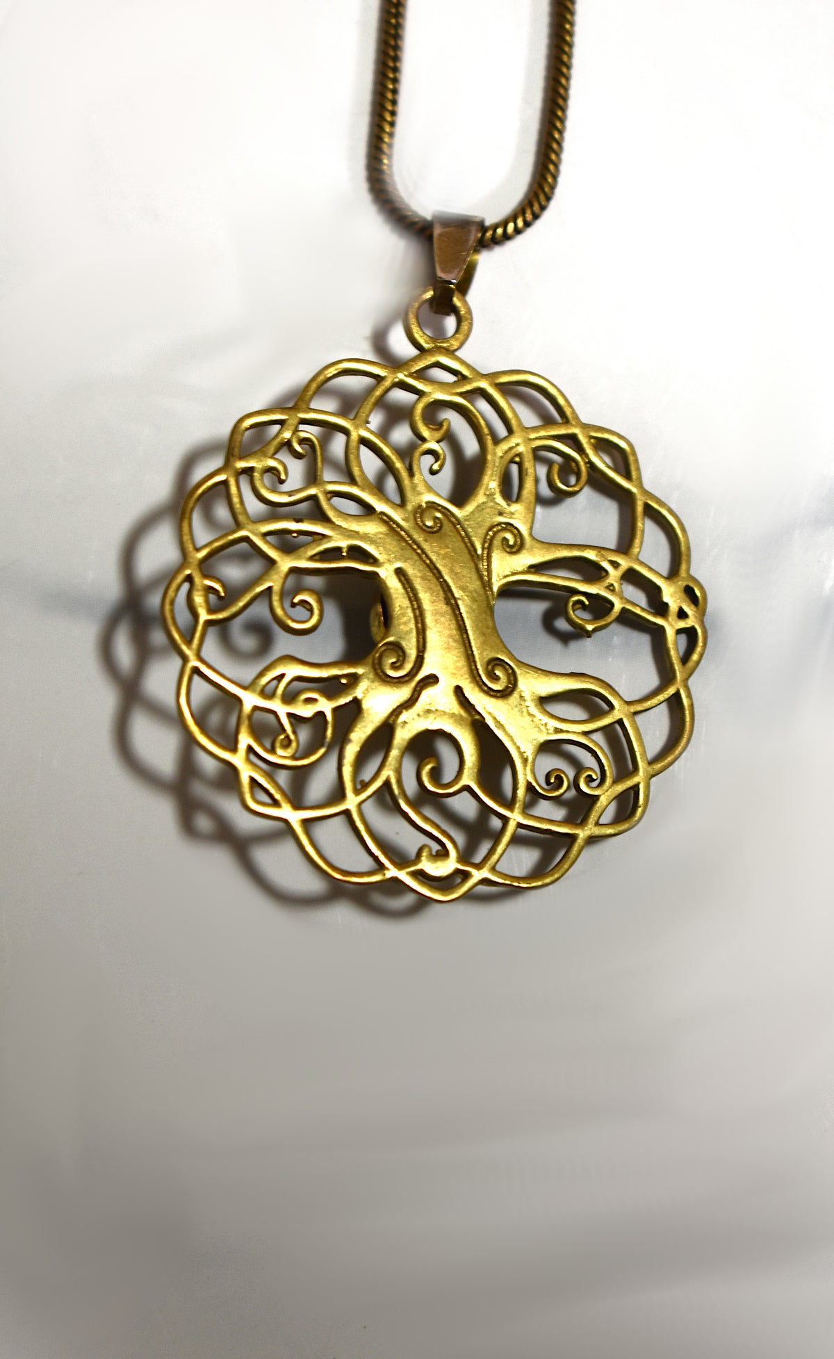 Collier médaillon ciselé