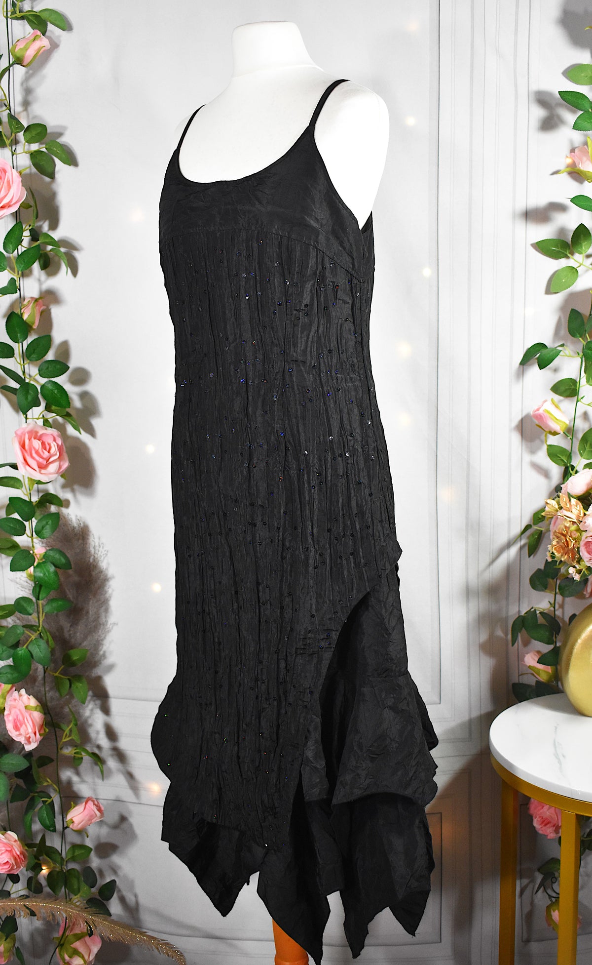 Robe noire asymétrique à sequins