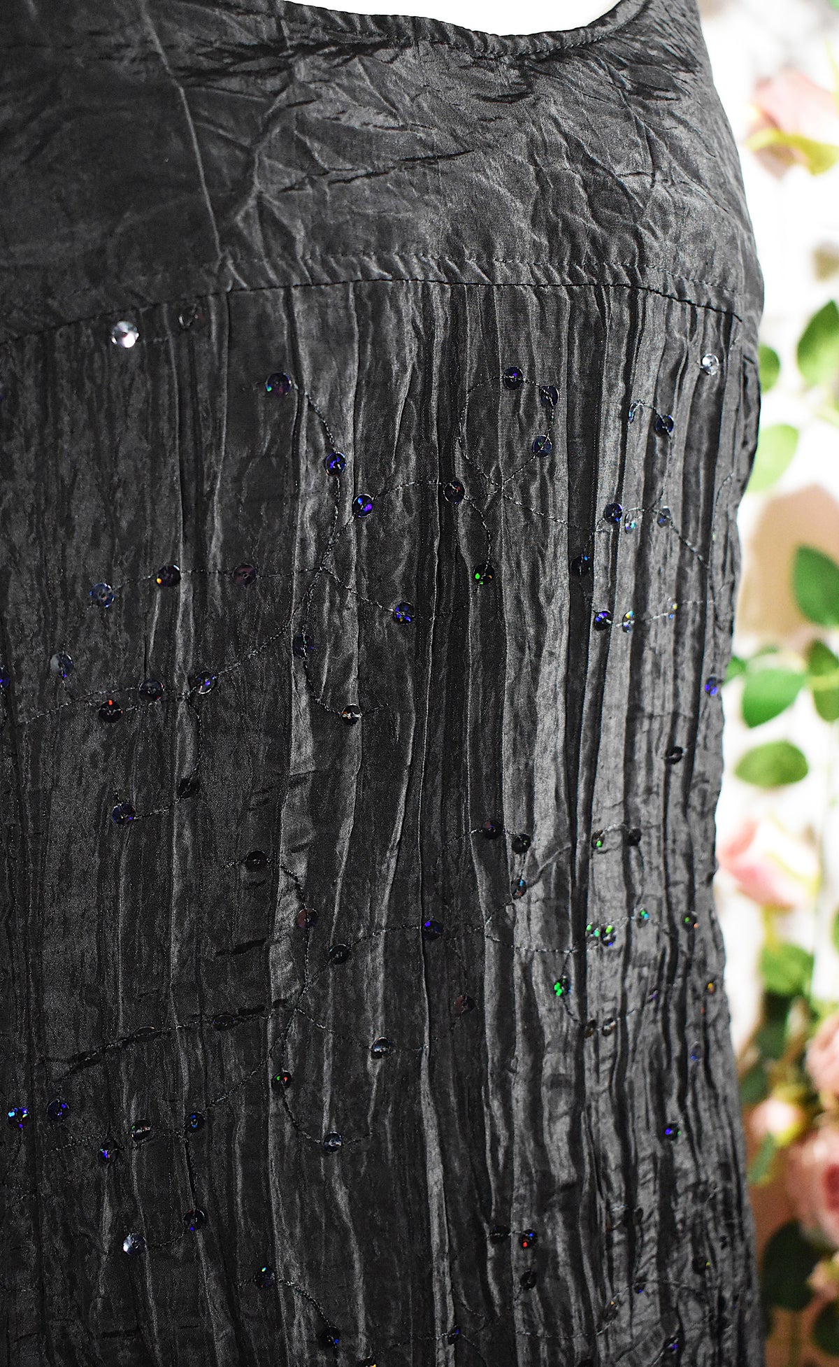 Robe noire asymétrique à sequins