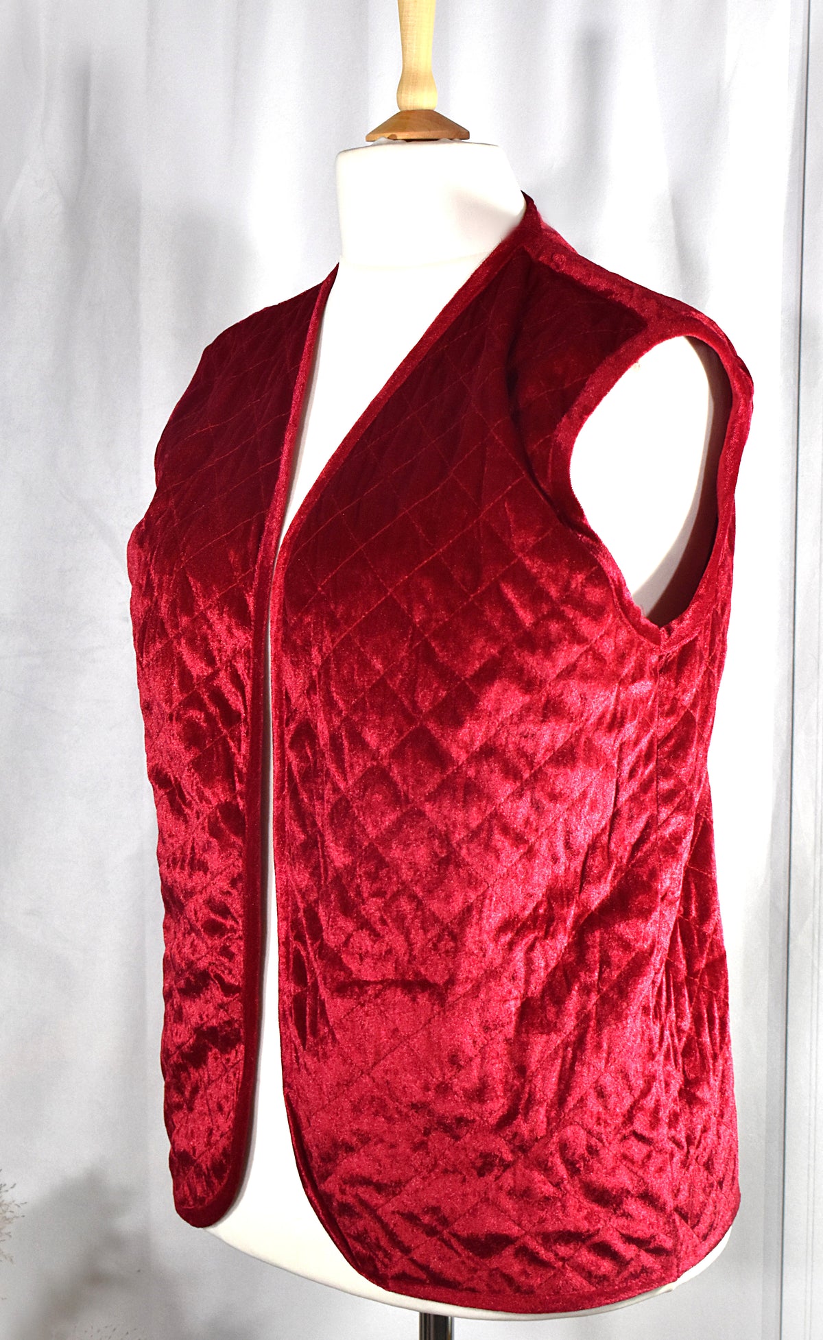 Gilet sans manche en velours matelassé rouge