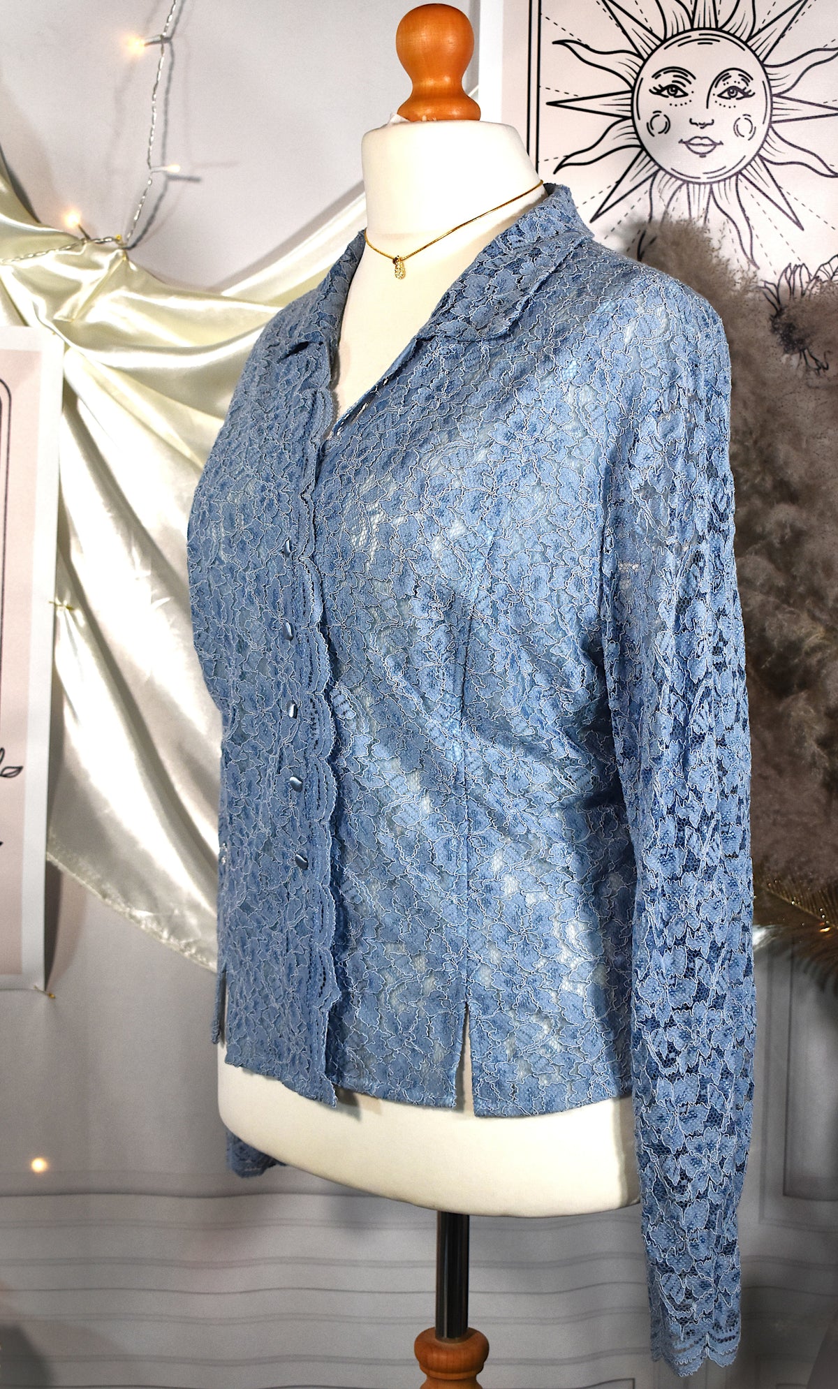 Chemise guipure bleu ciel dentelle festonnée